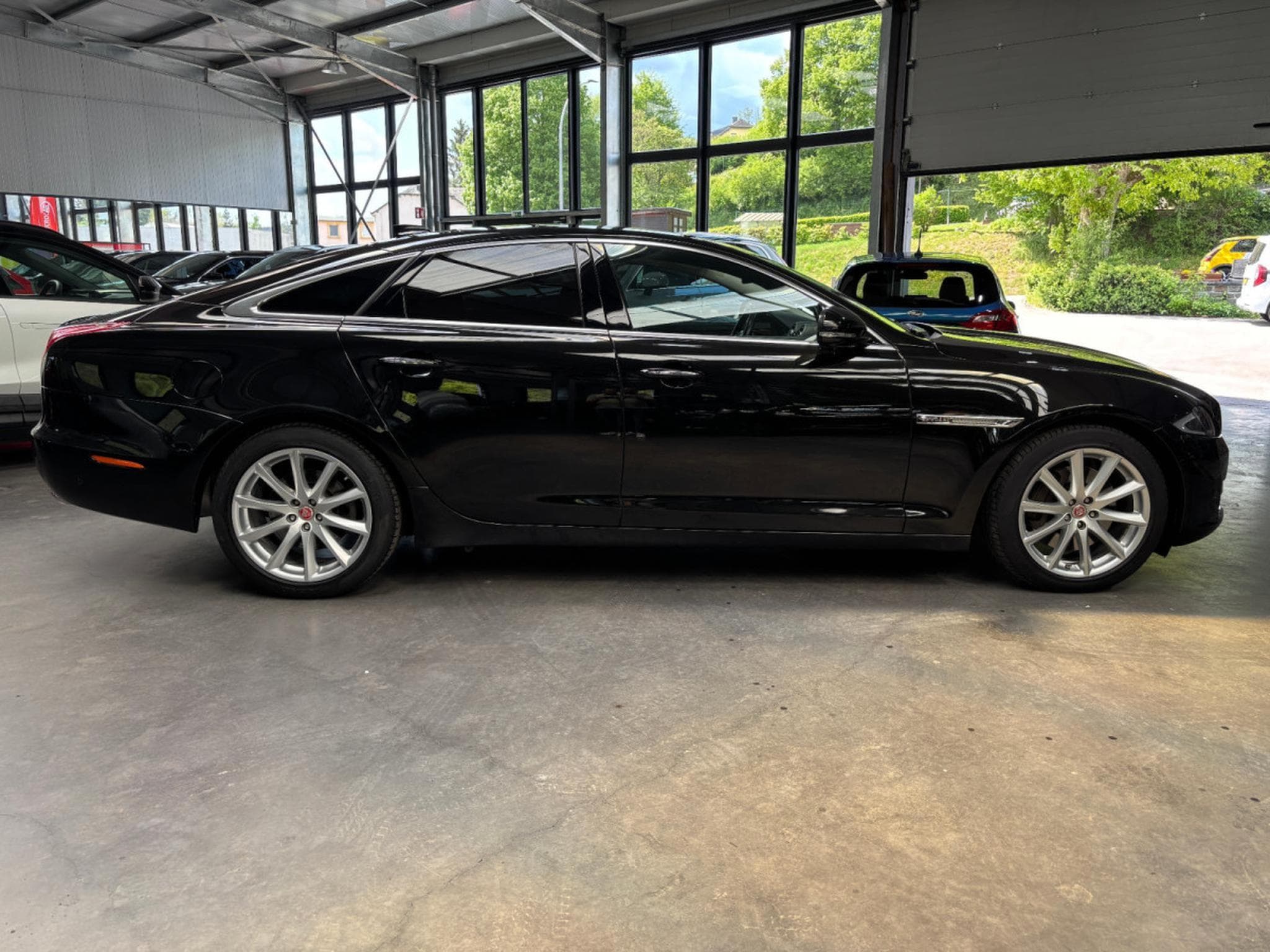 Jaguar XJ V6 3.0 Diesel 300HP (2019) - Photo 2