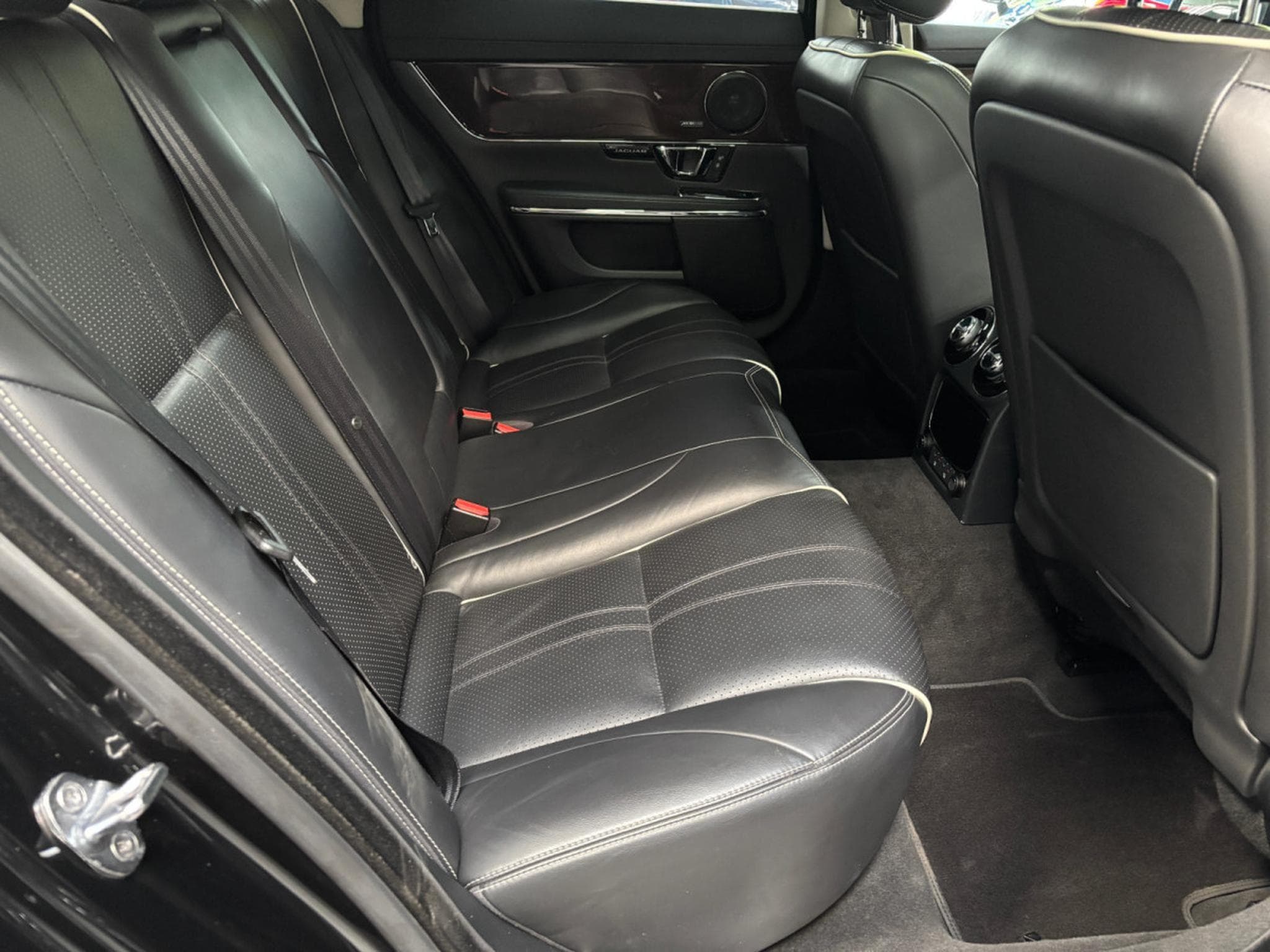 Jaguar XJ V6 3.0 Diesel 300HP (2019) - Photo 13