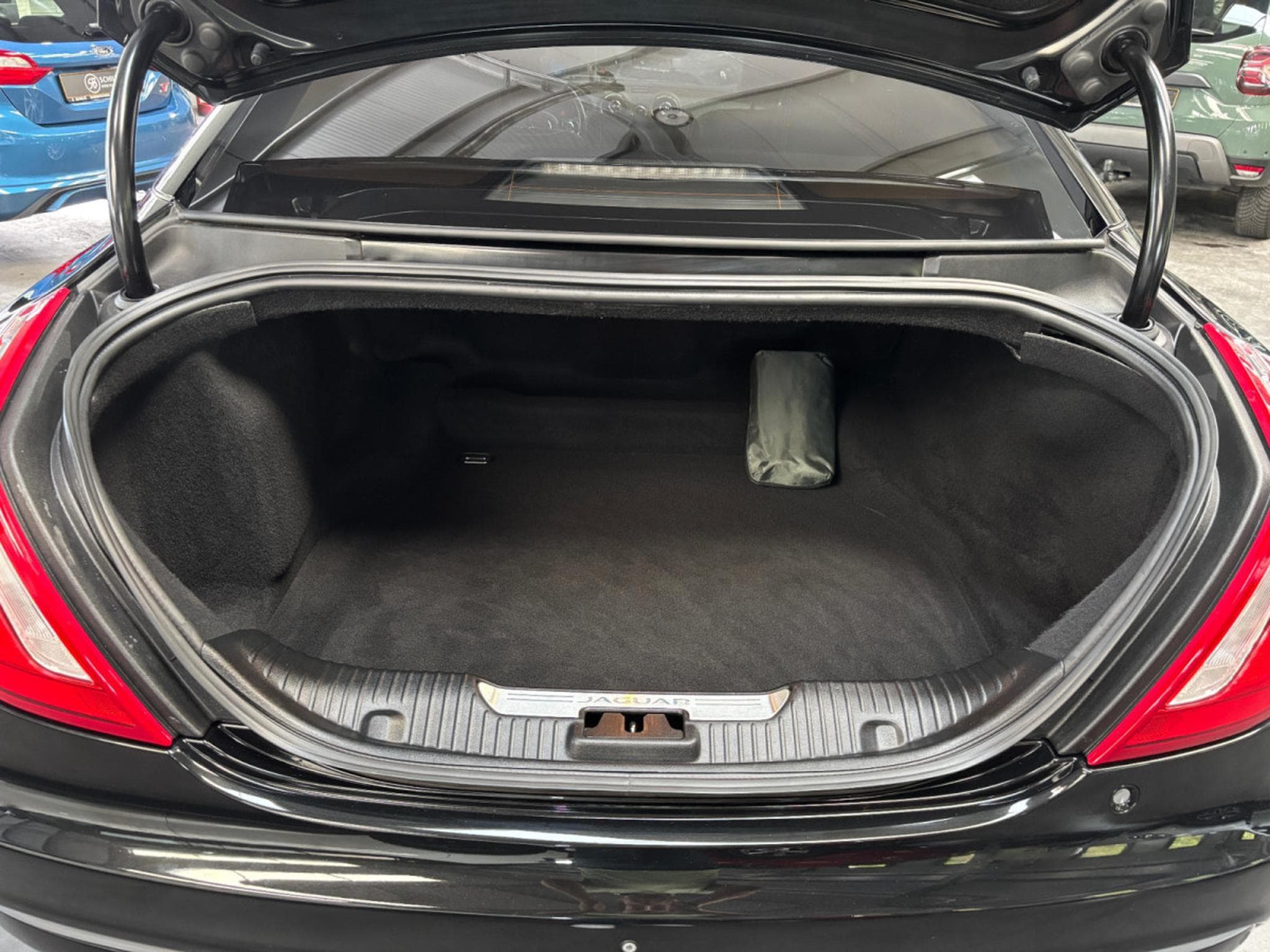 Jaguar XJ V6 3.0 Diesel 300HP (2019) - Photo 14