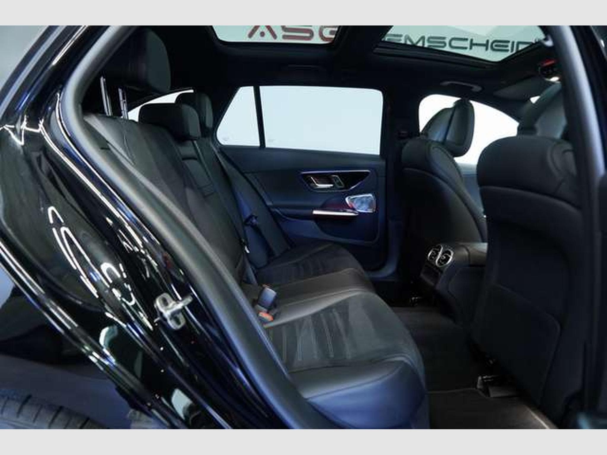 Mercedes C 300 T d AMG Line *2.HD*19*Distr.*Pano*Digital (2024) - Photo 17