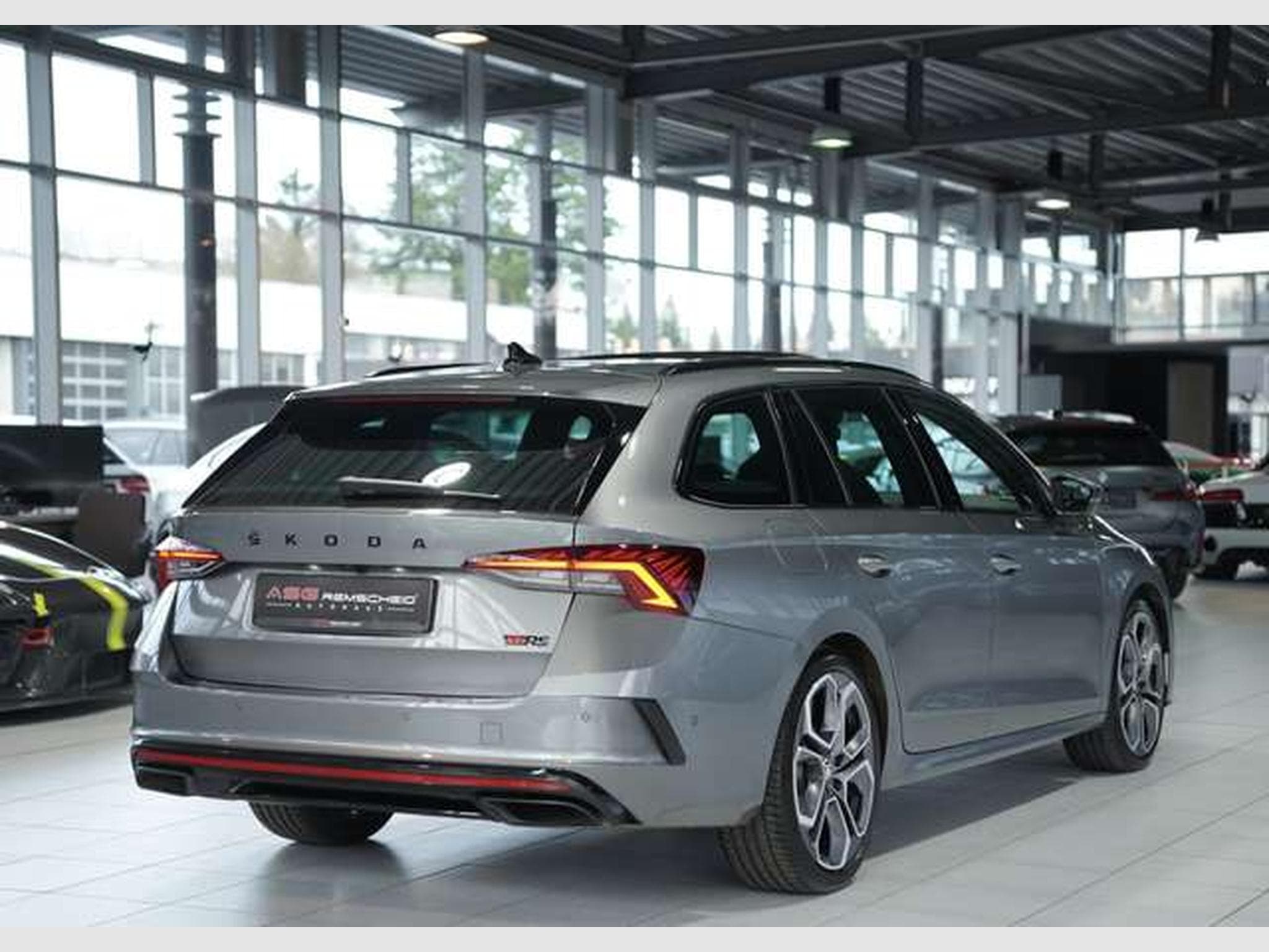 Skoda Octavia RS 4x4 *1.H *19 *Virtual*Pano*AHK*360° (2024) - Photo 8