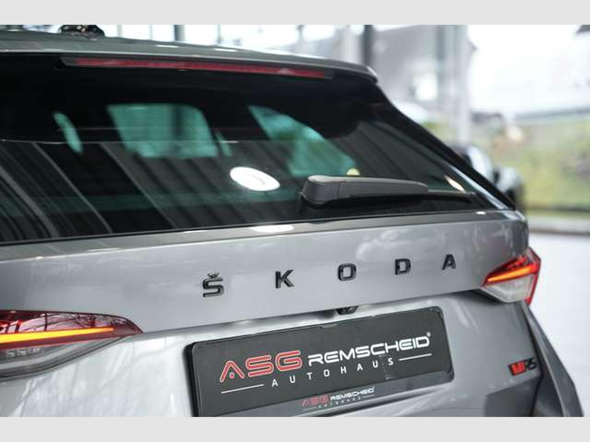 Skoda Octavia RS 4x4 *1.H *19 *Virtual*Pano*AHK*360° (2024) - Photo 12