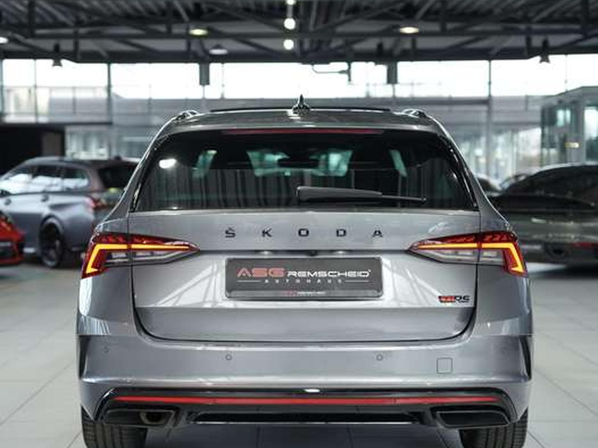 Skoda Octavia RS 4x4 *1.H *19 *Virtual*Pano*AHK*360° (2024) - Photo 9