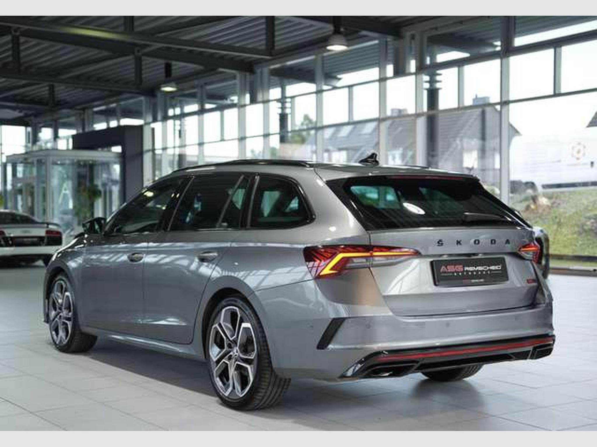 Skoda Octavia RS 4x4 *1.H *19 *Virtual*Pano*AHK*360° (2024) - Photo 10
