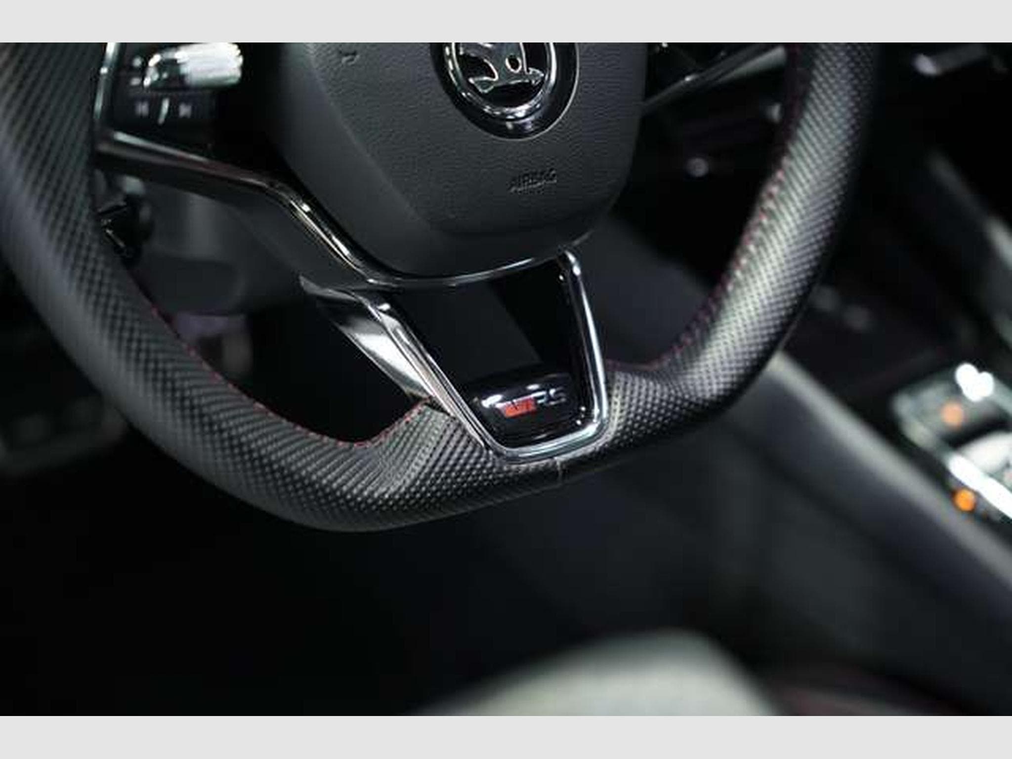 Skoda Octavia RS 4x4 *1.H *19 *Virtual*Pano*AHK*360° (2024) - Photo 27