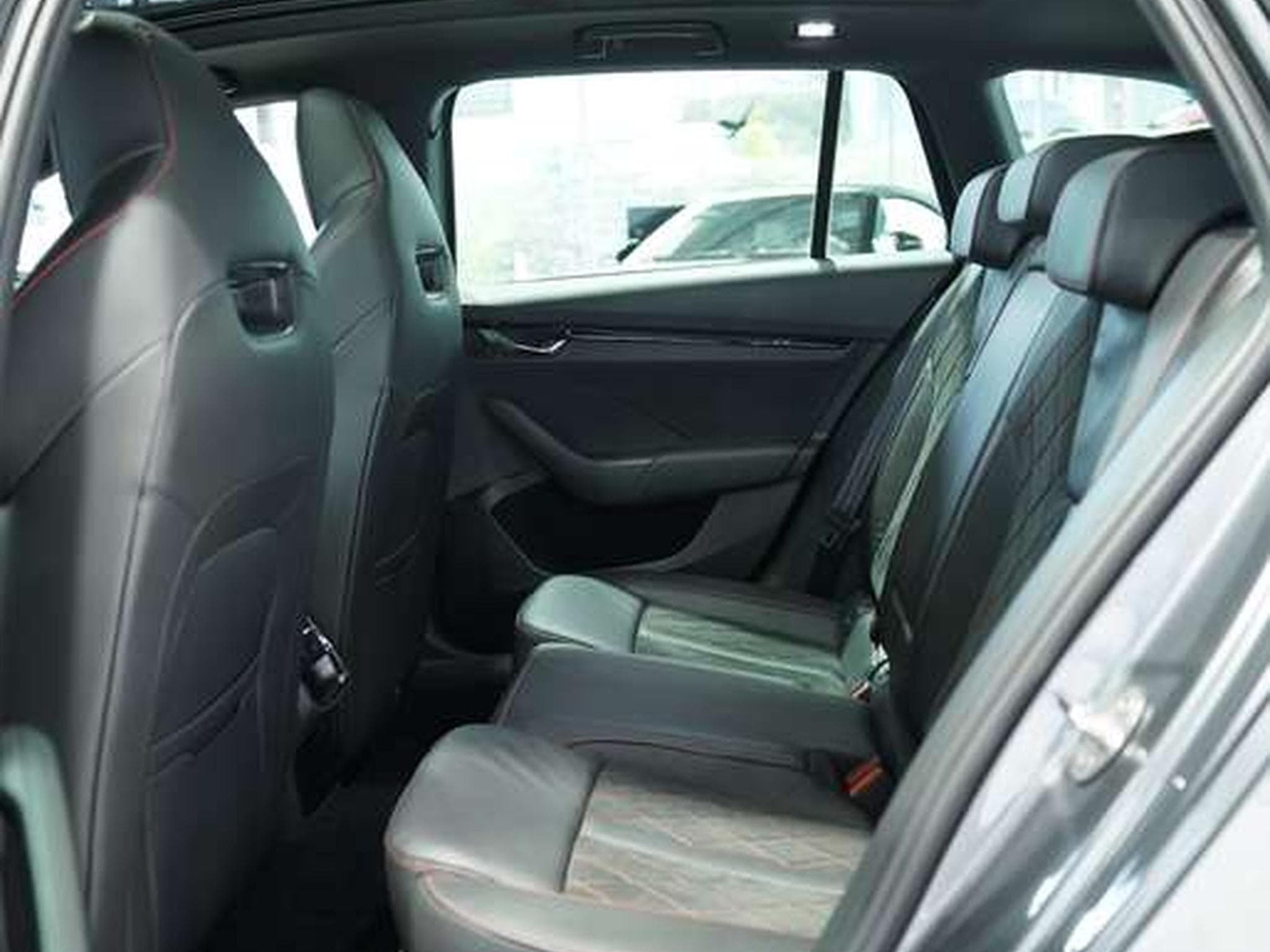 Skoda Octavia RS 4x4 *1.H *19 *Virtual*Pano*AHK*360° (2024) - Photo 40
