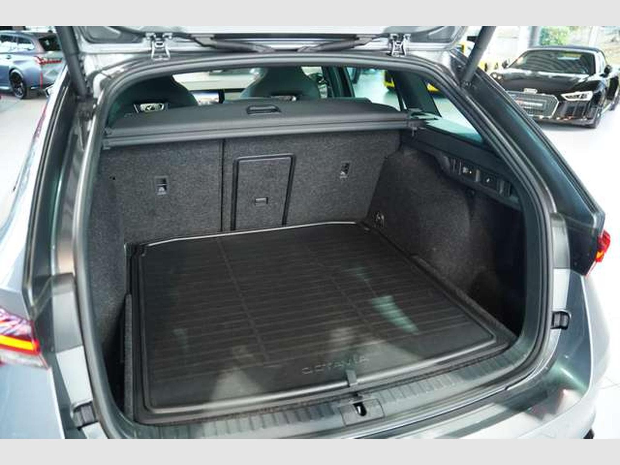 Skoda Octavia RS 4x4 *1.H *19 *Virtual*Pano*AHK*360° (2024) - Photo 45