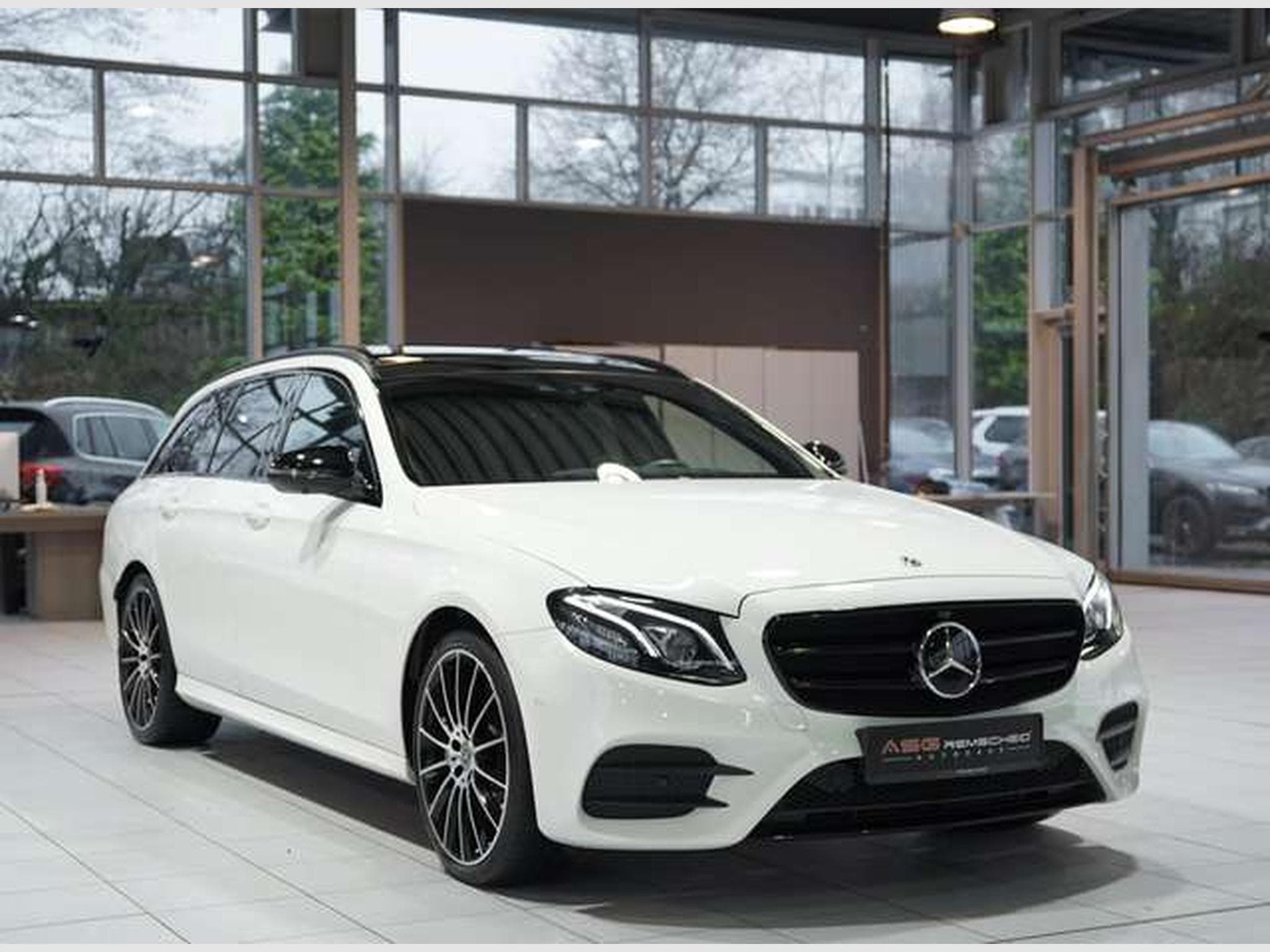 Mercedes E 400 d T 4M AMG Line *2.H *Distr.*Pano*H-UP*AHK (2018) - Photo 6
