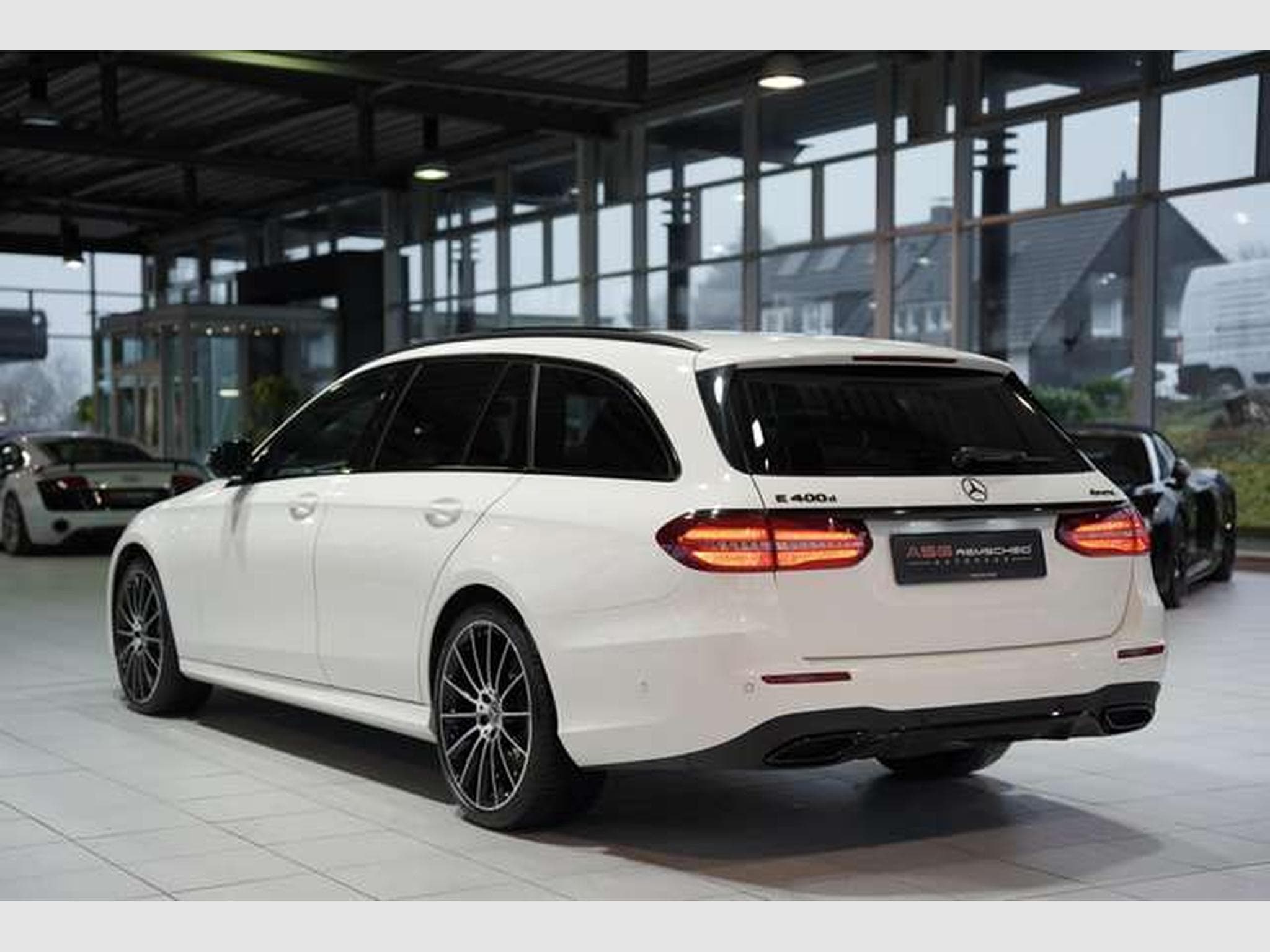 Mercedes E 400 d T 4M AMG Line *2.H *Distr.*Pano*H-UP*AHK (2018) - Photo 9