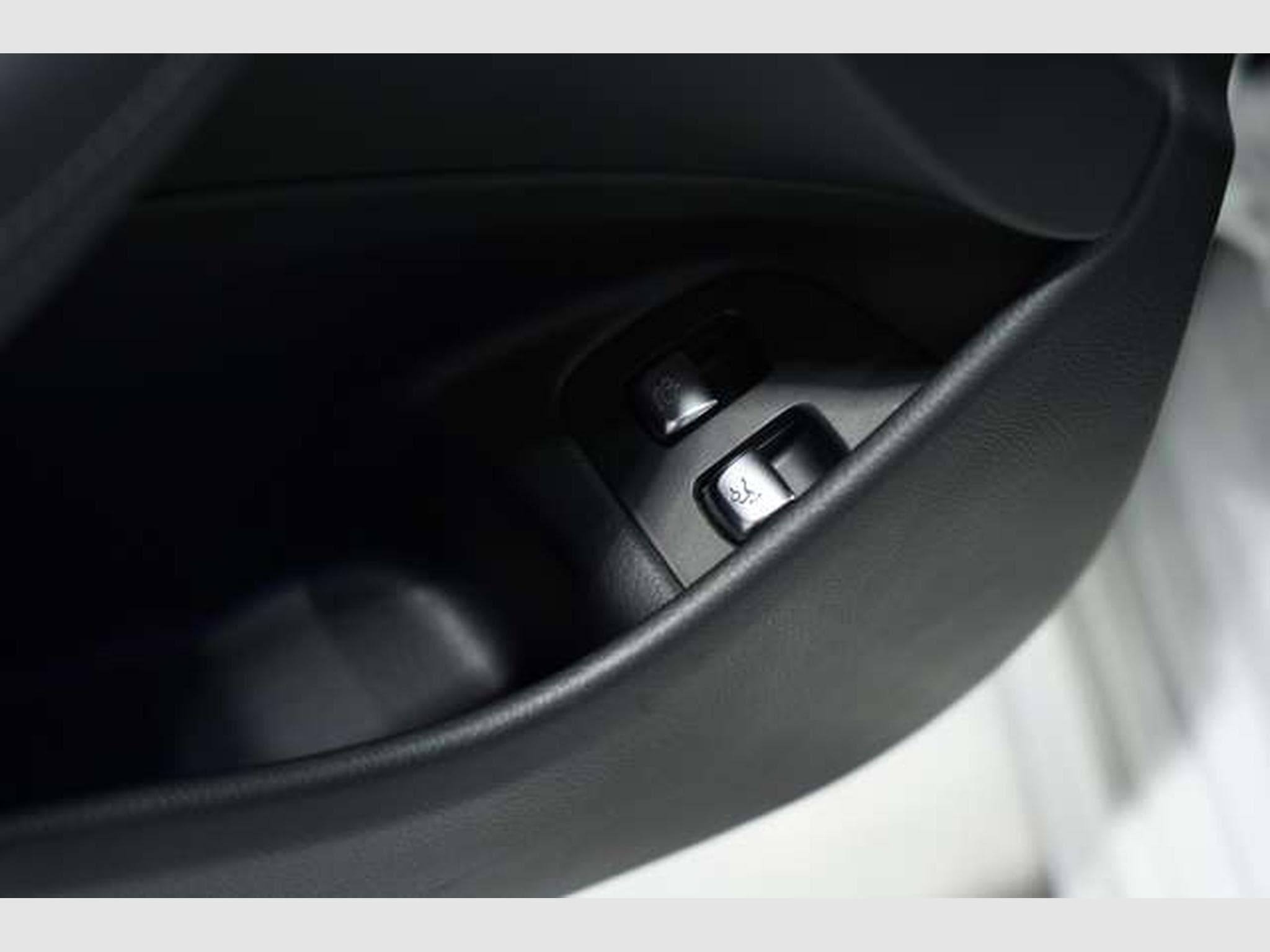 Mercedes E 400 d T 4M AMG Line *2.H *Distr.*Pano*H-UP*AHK (2018) - Photo 27