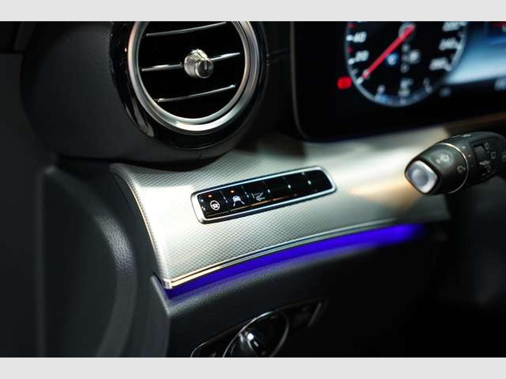 Mercedes E 400 d T 4M AMG Line *2.H *Distr.*Pano*H-UP*AHK (2018) - Photo 28