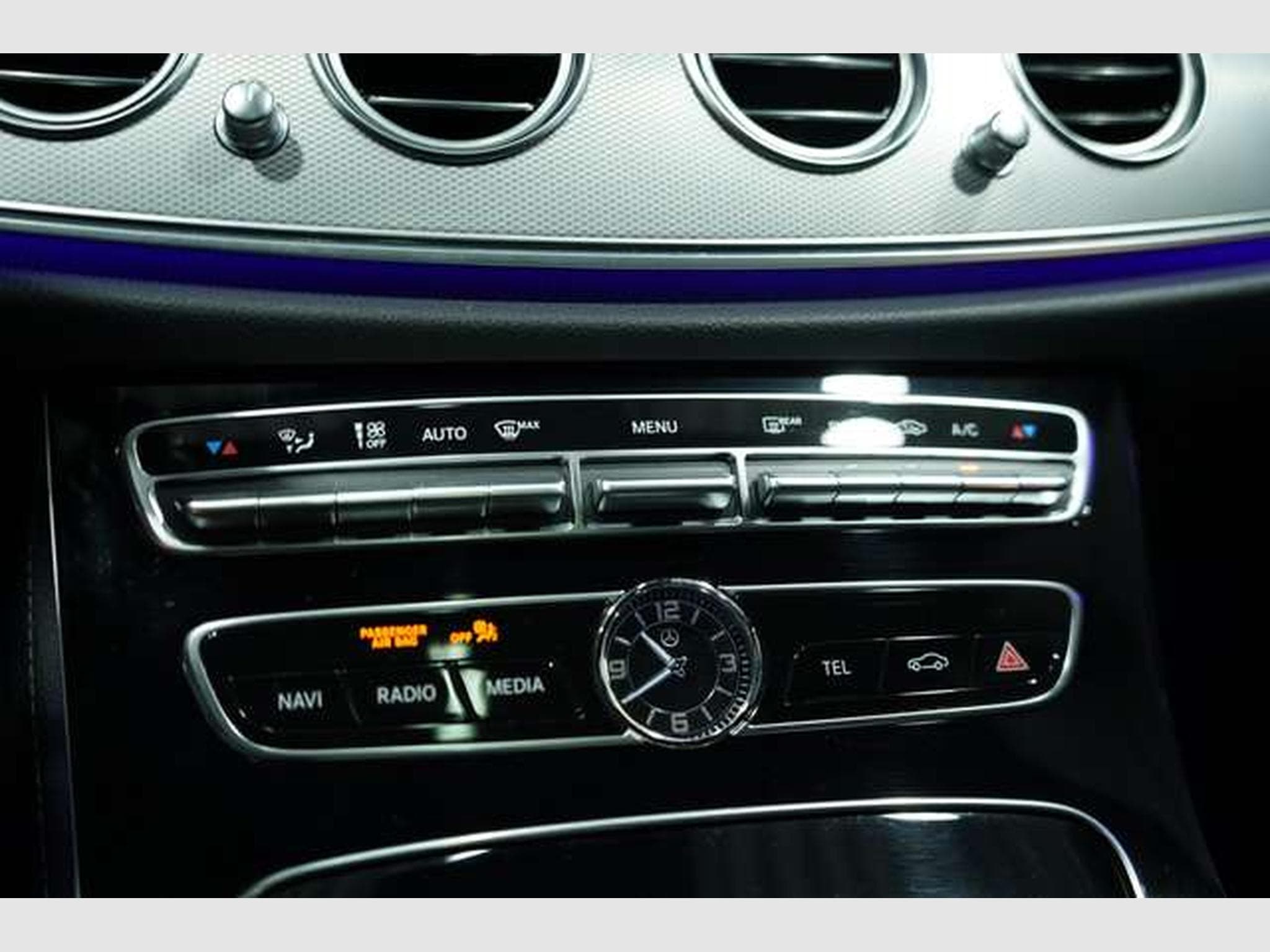 Mercedes E 400 d T 4M AMG Line *2.H *Distr.*Pano*H-UP*AHK (2018) - Photo 31