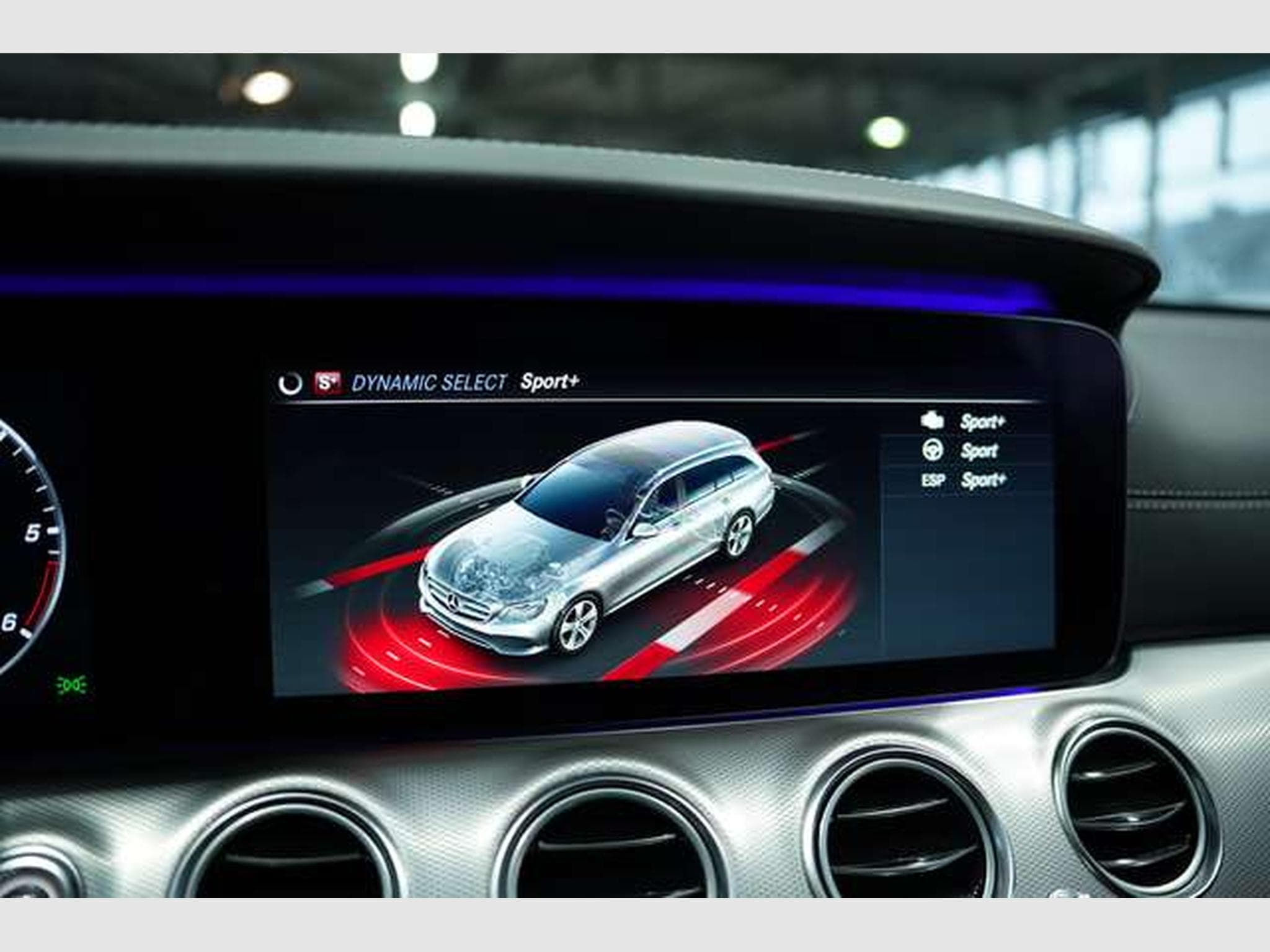 Mercedes E 400 d T 4M AMG Line *2.H *Distr.*Pano*H-UP*AHK (2018) - Photo 35