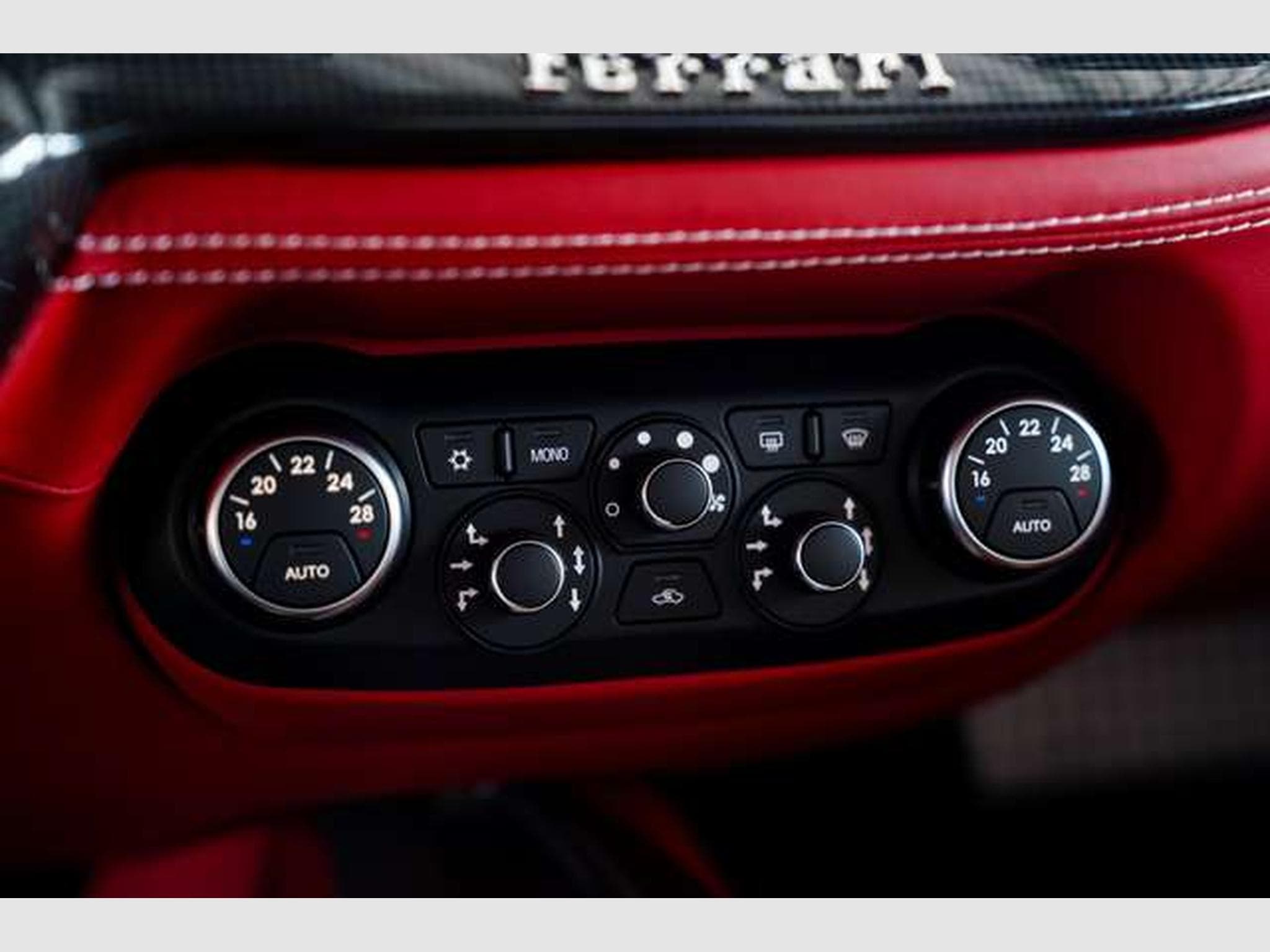 Ferrari F12 Berlinetta Berlinetta *Einzelstück *Carbon *Lift *22 * (2015) - Photo 26