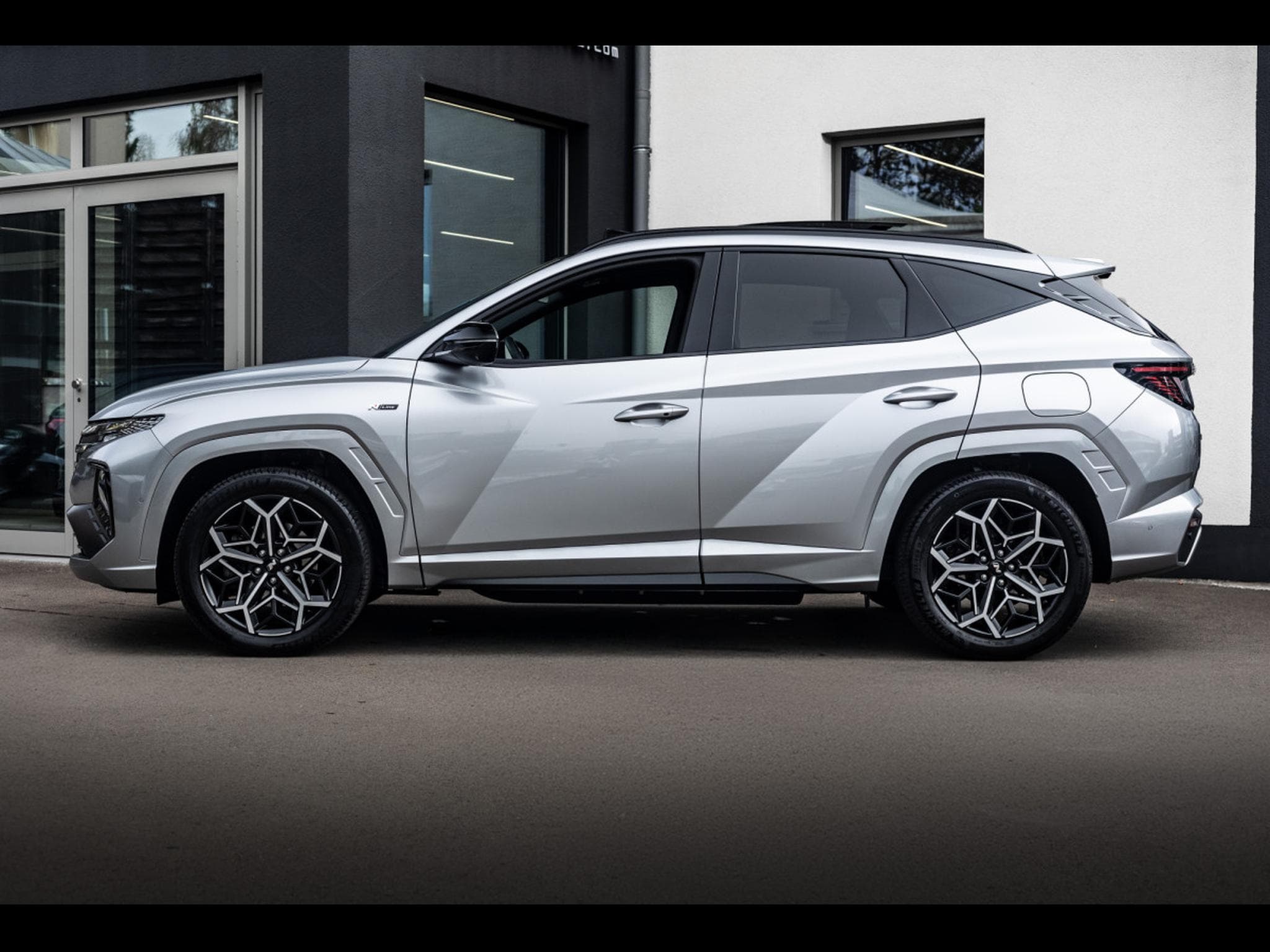 Hyundai Tucson 1.6 T-GDI PLUG-IN-HYBRID 265 4WD SHINE N-LINE SENSATION (2024) - Photo 2
