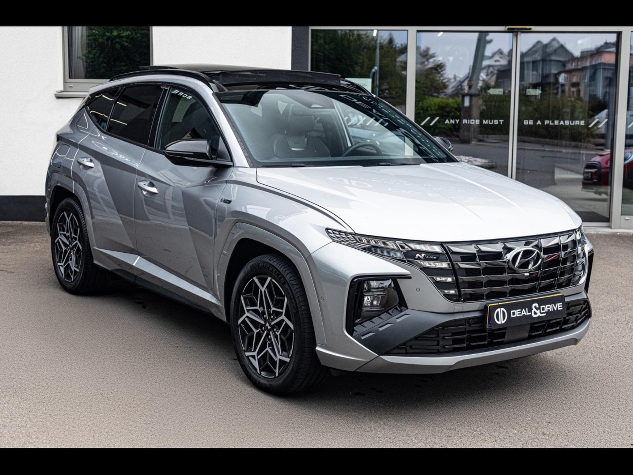 Hyundai Tucson 1.6 T-GDI PLUG-IN-HYBRID 265 4WD SHINE N-LINE SENSATION (2024) - Photo 6