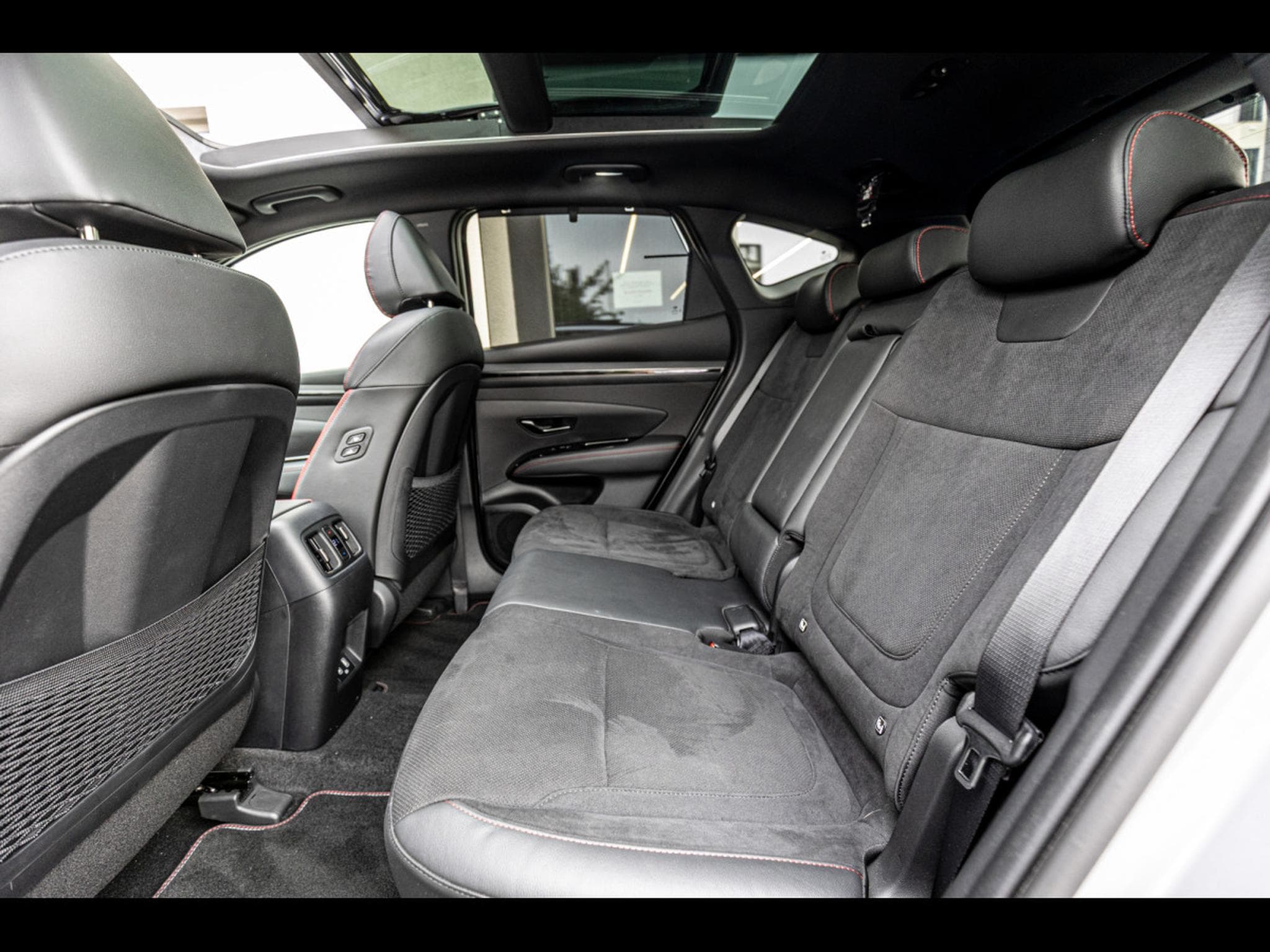 Hyundai Tucson 1.6 T-GDI PLUG-IN-HYBRID 265 4WD SHINE N-LINE SENSATION (2024) - Photo 13