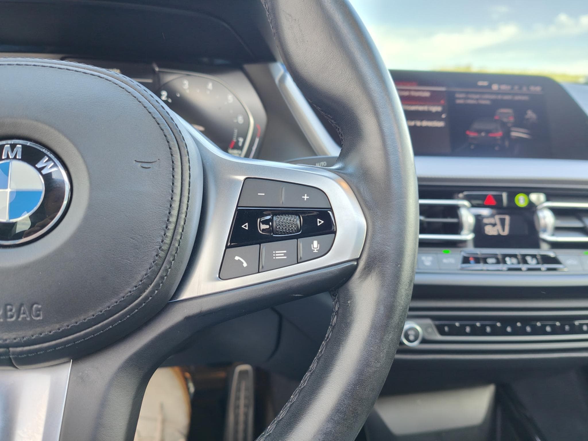 BMW 218 218iA PACK M GPS TOIT OUVRANT CARPLAY BLUETOOTH PHARES LED (2021) - Photo 20