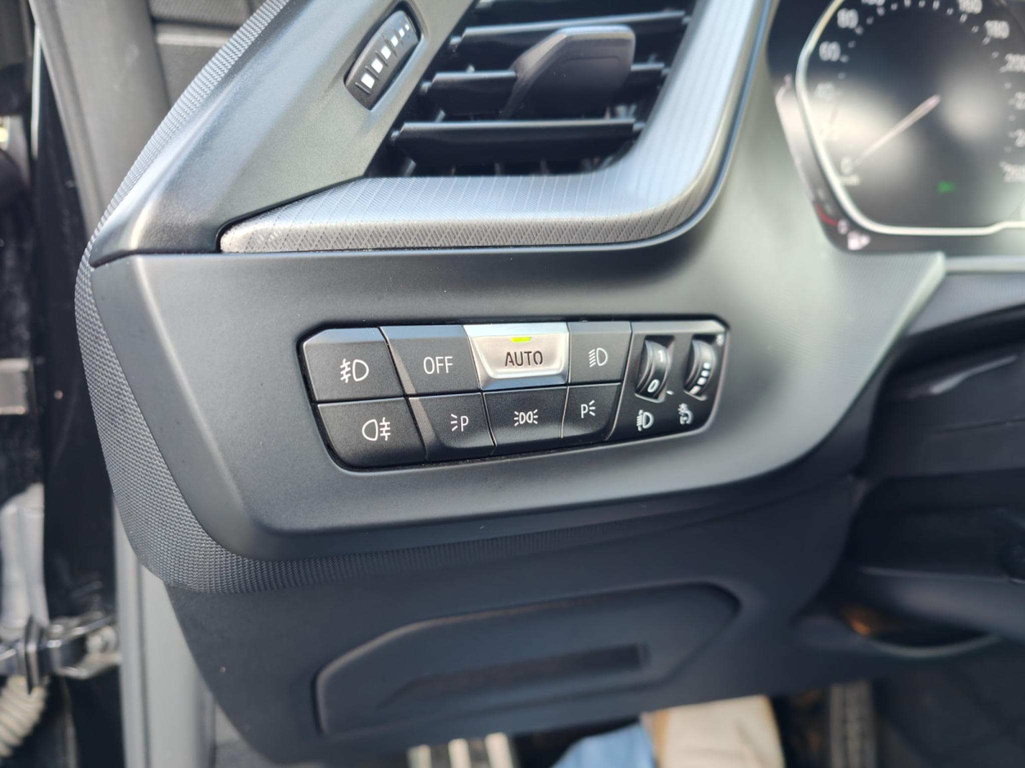 BMW 218 218iA PACK M GPS TOIT OUVRANT CARPLAY BLUETOOTH PHARES LED (2021) - Photo 23