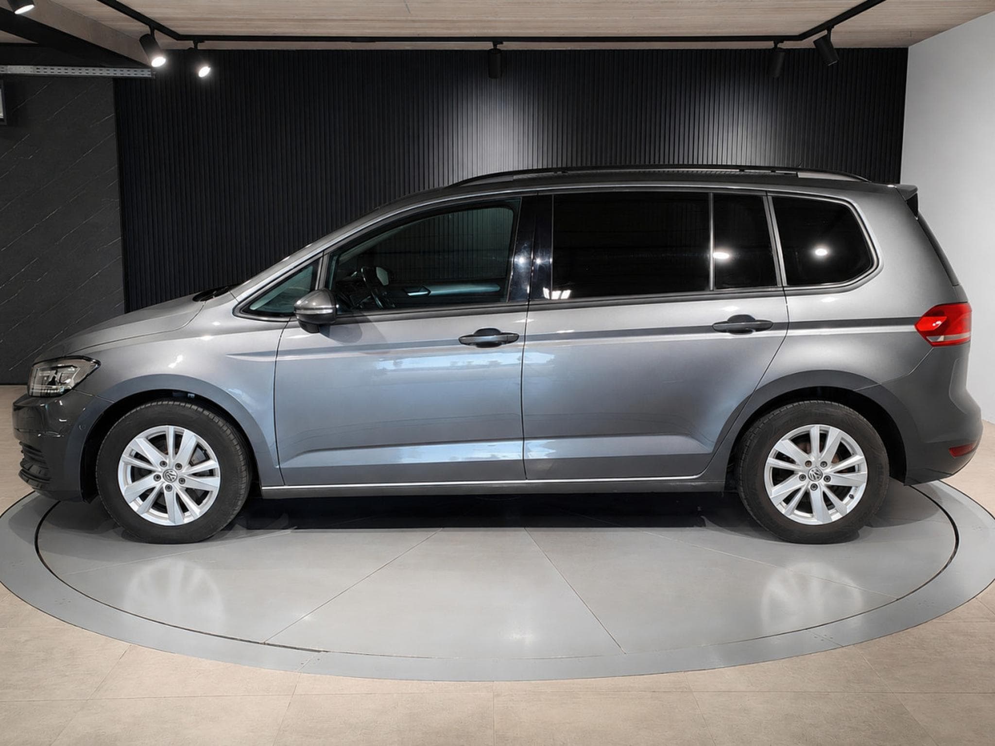 VW Touran 1.5 TSI 7 PLACES GPS BLUETOOTH APS AV/ARR PHARES LED (2019) - Photo 3