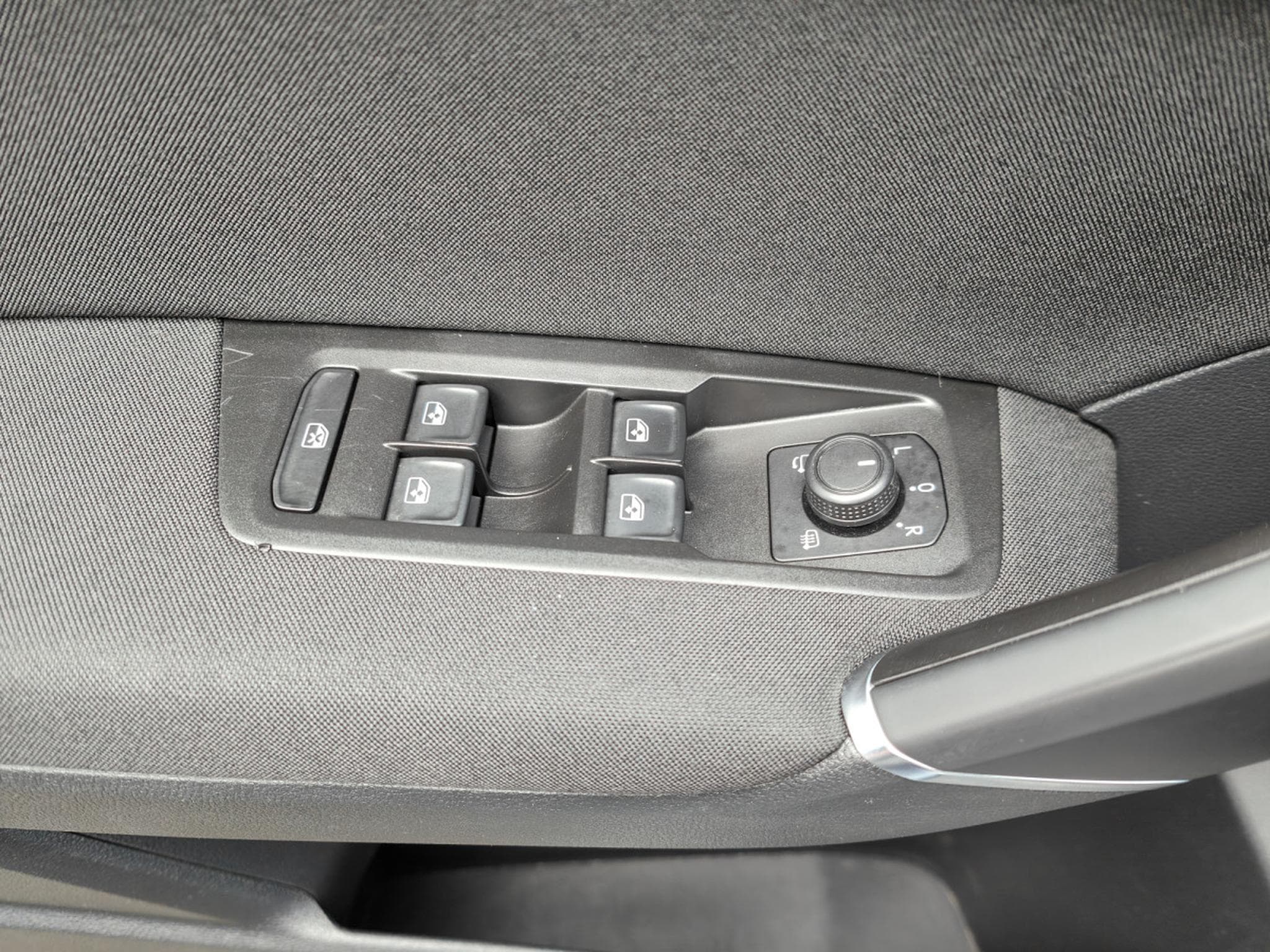 VW Touran 1.5 TSI 7 PLACES GPS BLUETOOTH APS AV/ARR PHARES LED (2019) - Photo 11