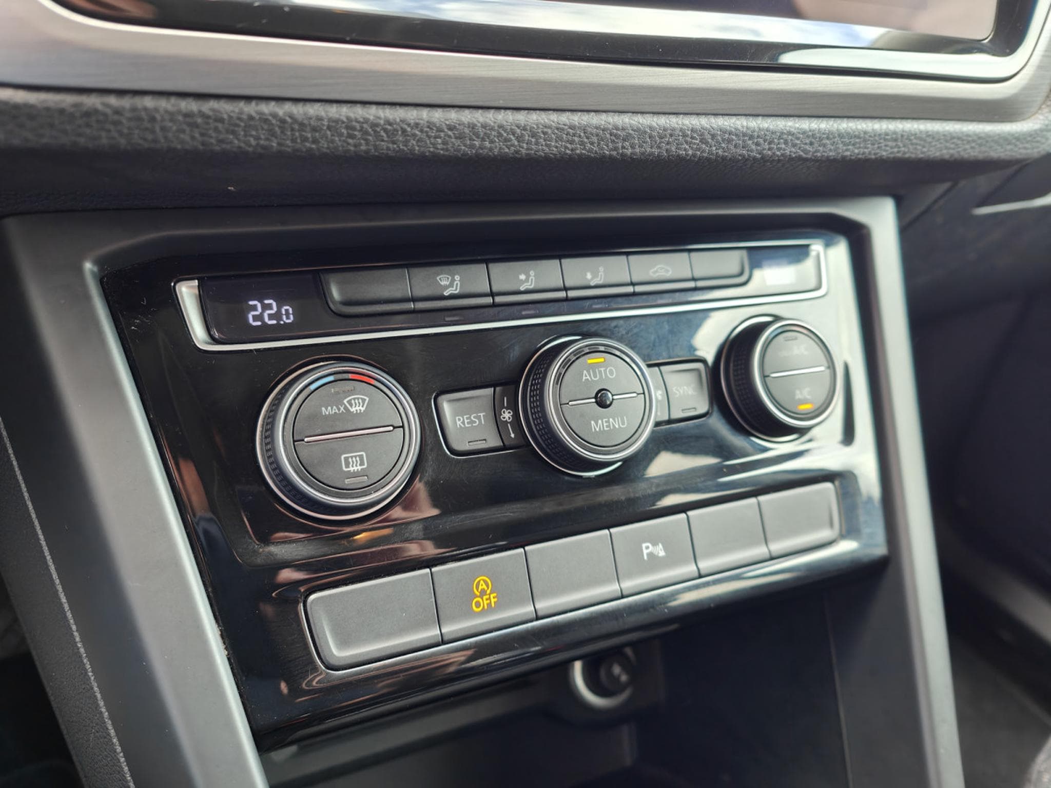 VW Touran 1.5 TSI 7 PLACES GPS BLUETOOTH APS AV/ARR PHARES LED (2019) - Photo 14