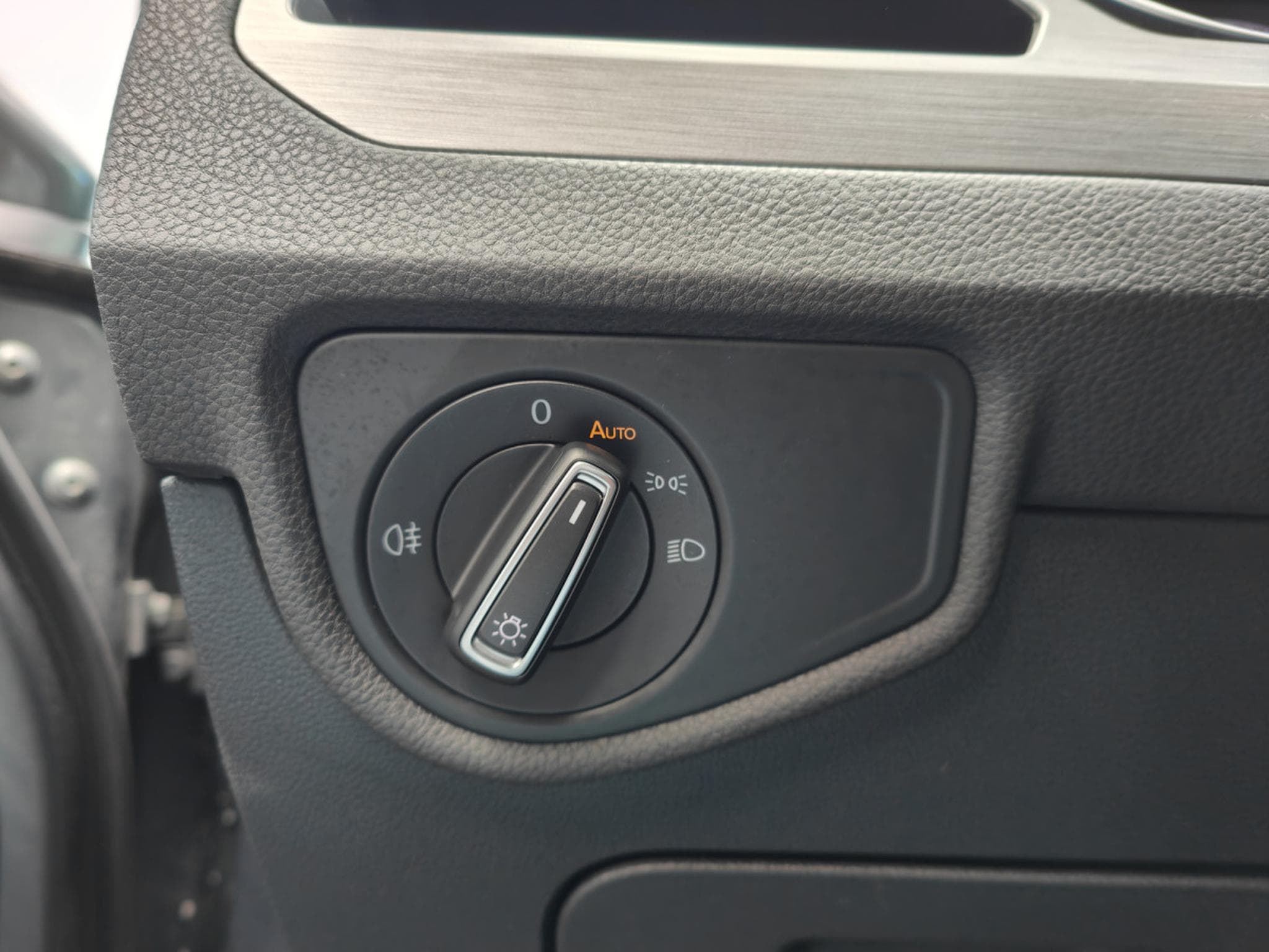 VW Touran 1.5 TSI 7 PLACES GPS BLUETOOTH APS AV/ARR PHARES LED (2019) - Photo 19