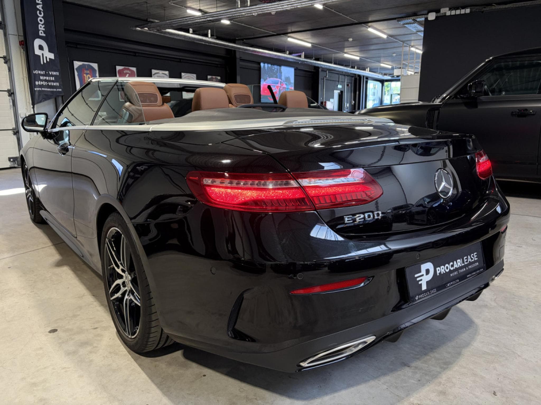 Mercedes E 200 E200 AMG LINE/ BI-COLOR /AMG-LINE/ BURMESTER/ 360° (2020) - Photo 9
