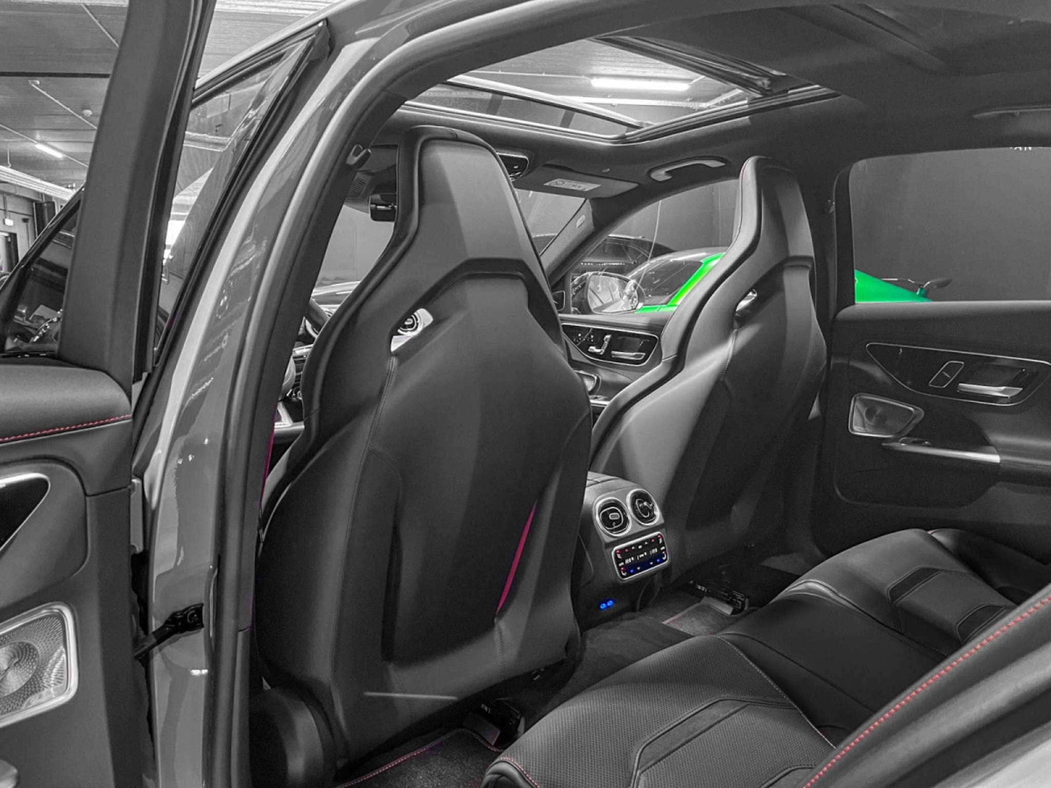 Mercedes C 63 AMG C 63 S AMG 4Matic+ F1 Edition/Distro+Pano+HuD+Memory+CARBON+ (2024) - Photo 22