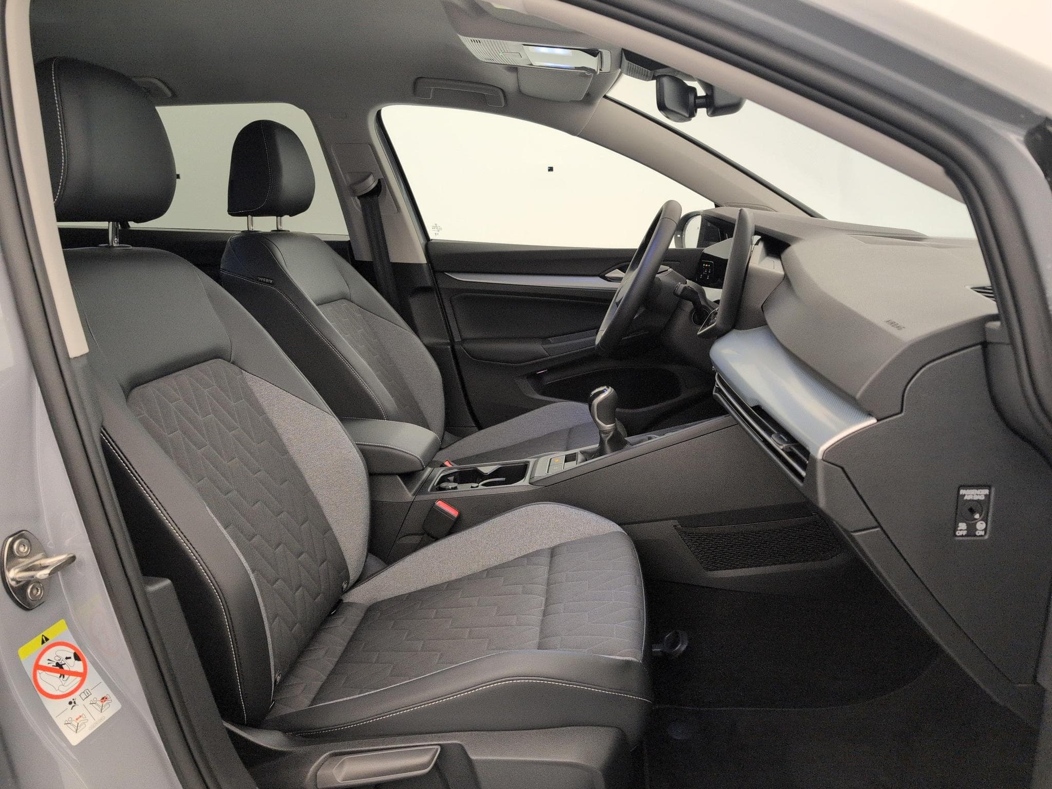 VW Golf VIII 1.5 TSI EVO2 116 BVM6 LIFE PLUS (2025) - Foto 9
