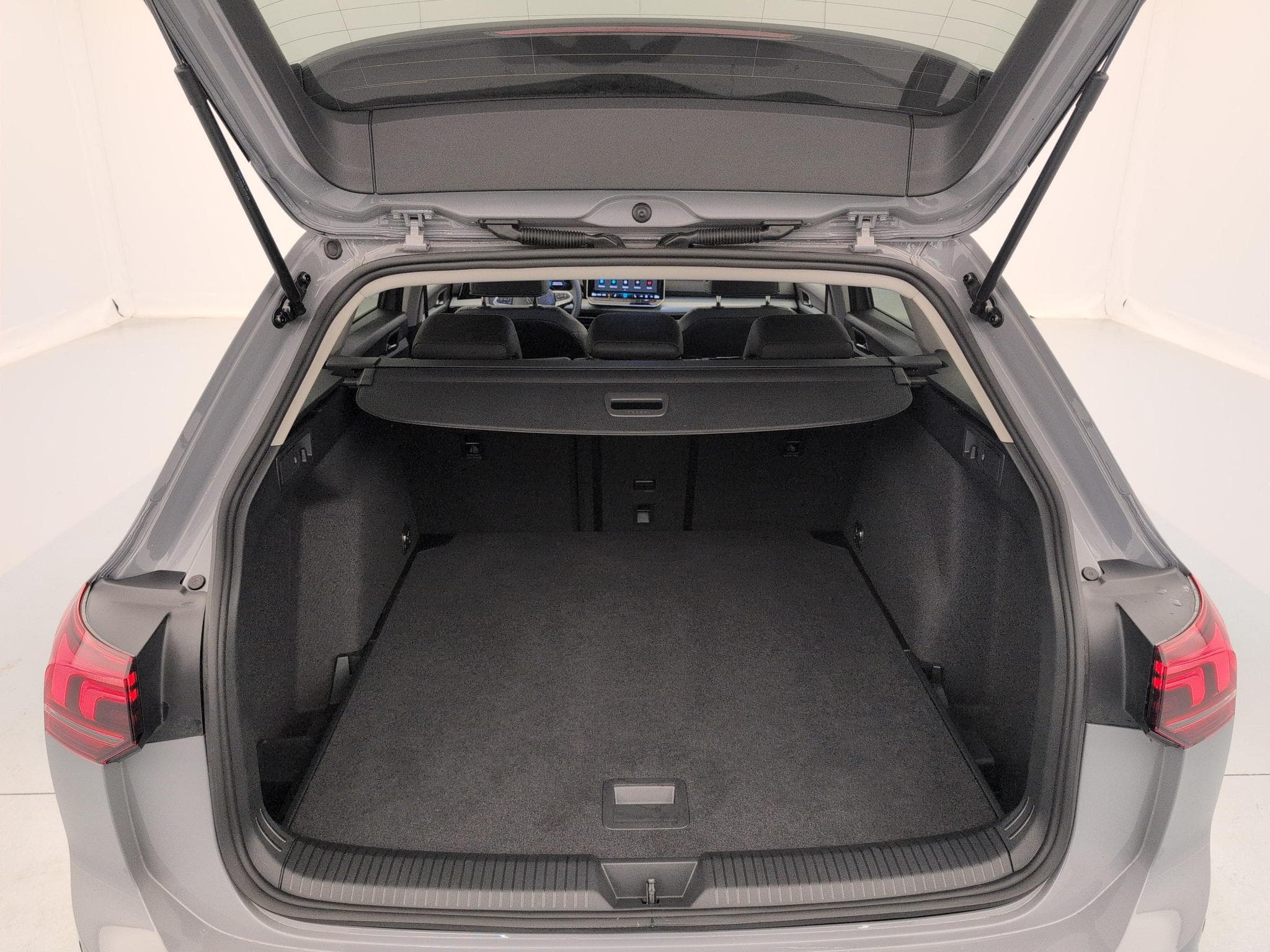 VW Golf VIII 1.5 TSI EVO2 116 BVM6 LIFE PLUS (2025) - Foto 11