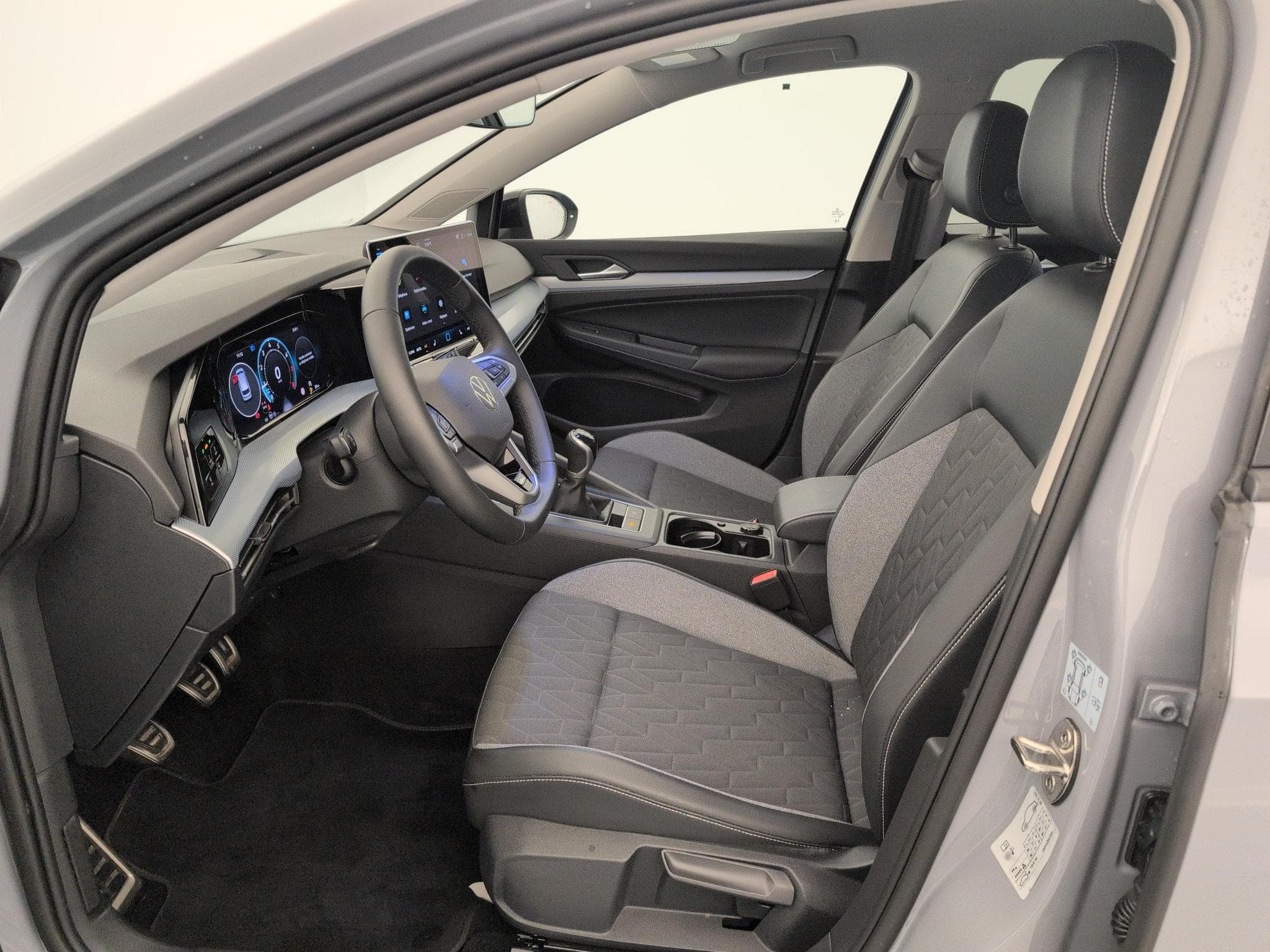 VW Golf VIII 1.5 TSI EVO2 116 BVM6 LIFE PLUS (2025) - Foto 16