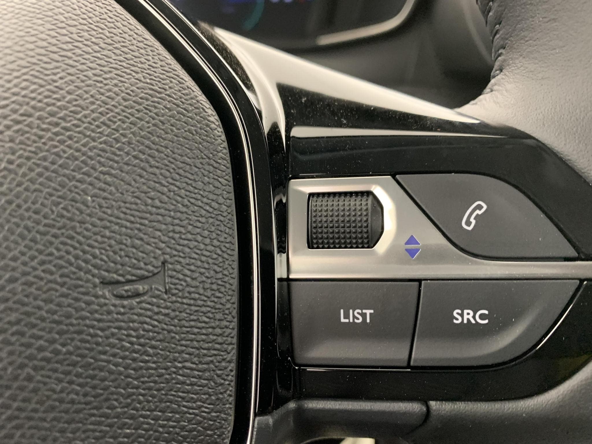Peugeot 208 Hybrid 110 ch e-DCS6 Allure (2026) - Foto 18