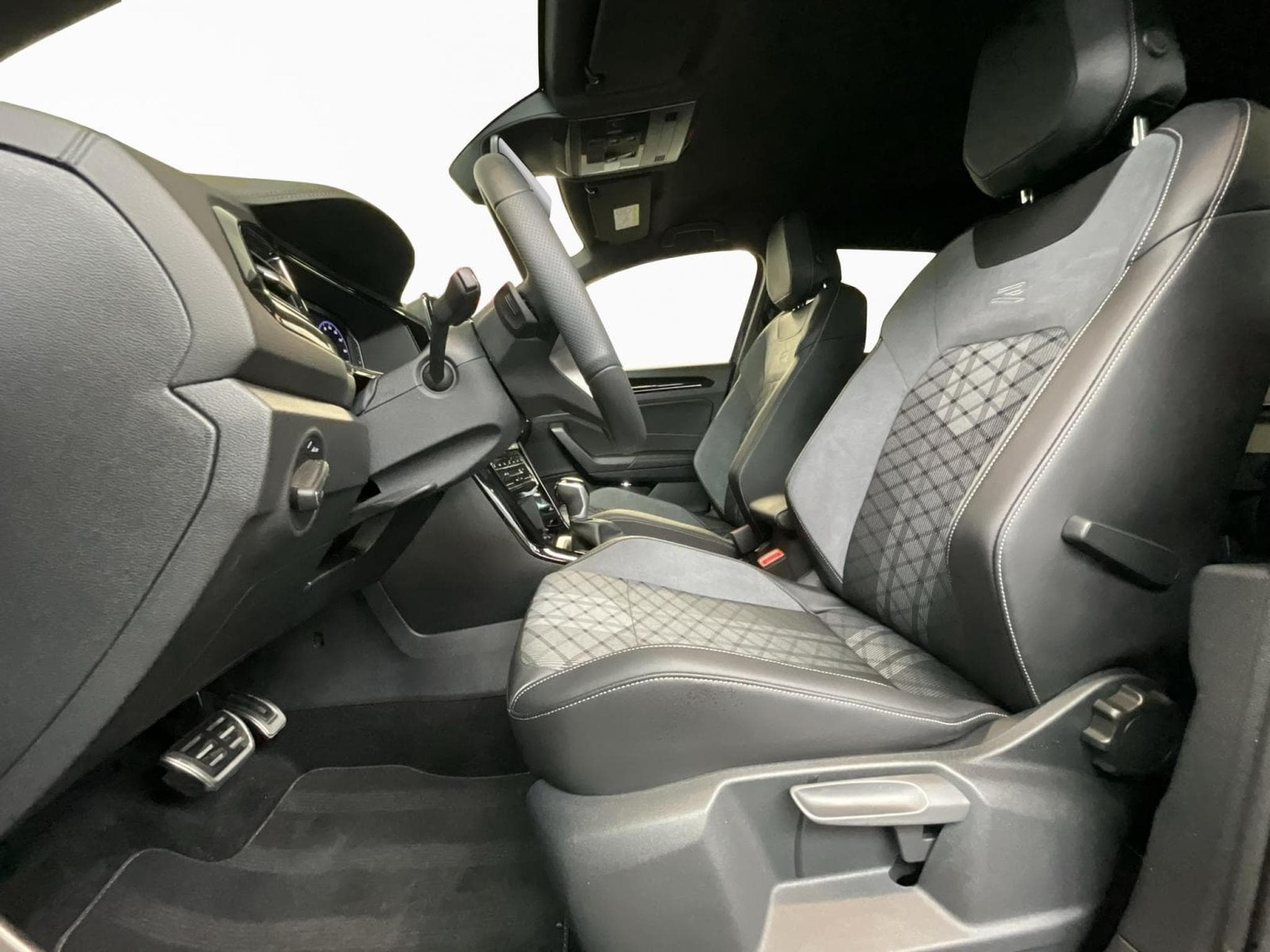 VW T-Roc R-Line+DSG+Black-Style+Matrix-LED+IQ-Drive (2025) - Foto 11