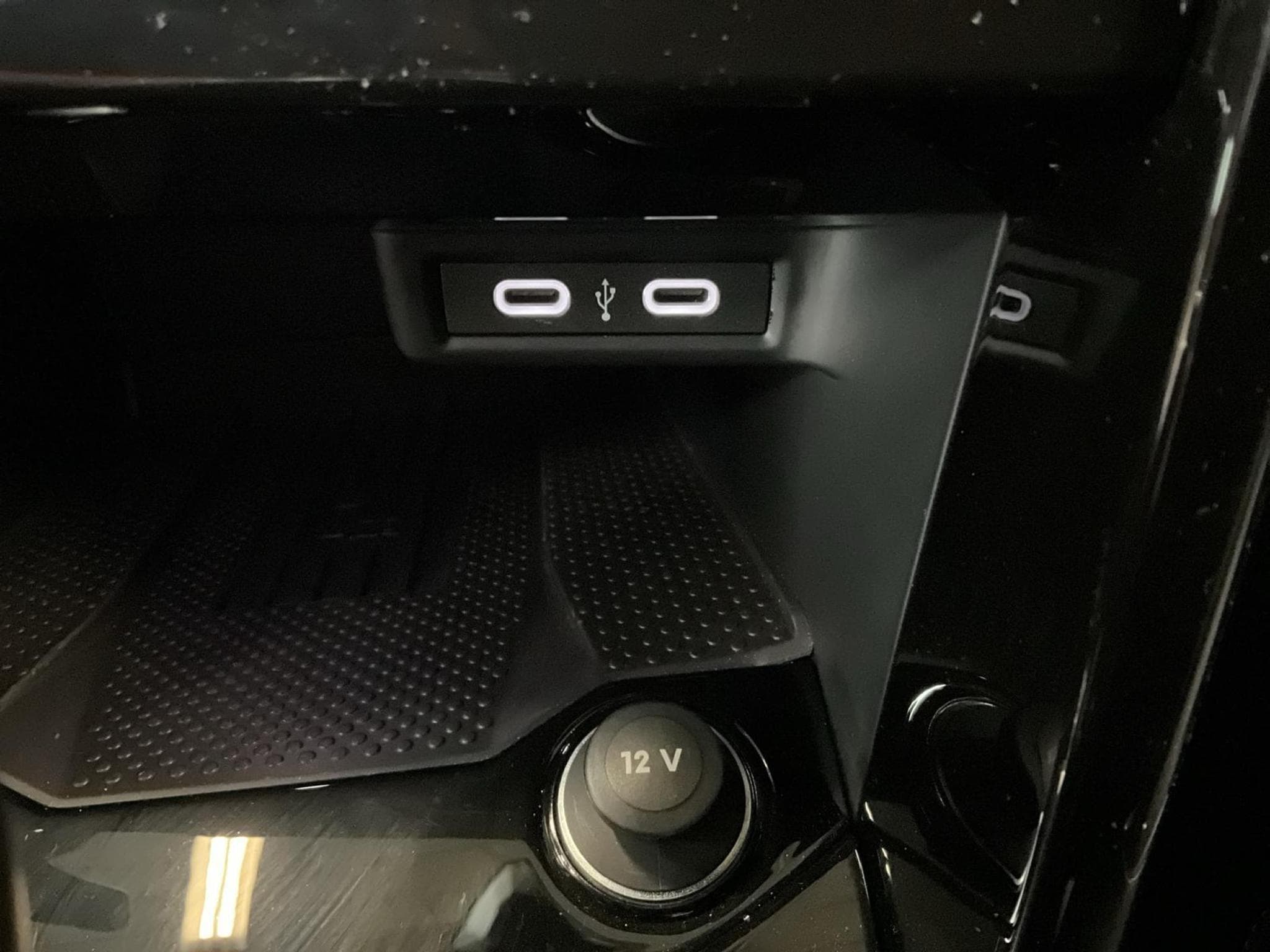 VW T-Roc R-Line+DSG+Black-Style+Matrix-LED+IQ-Drive (2025) - Foto 17
