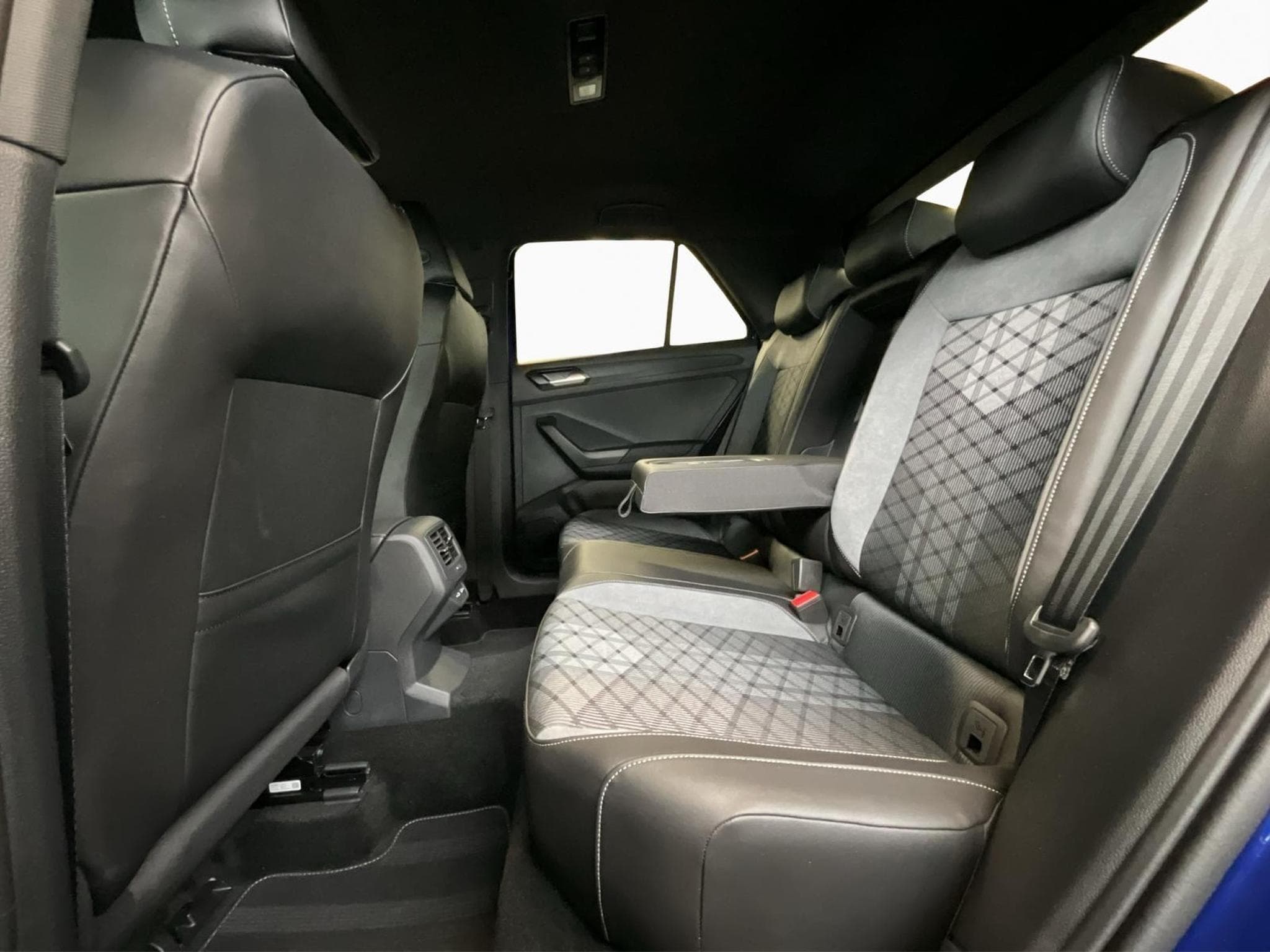 VW T-Roc R-Line+DSG+Black-Style+Matrix-LED+IQ-Drive (2025) - Foto 18