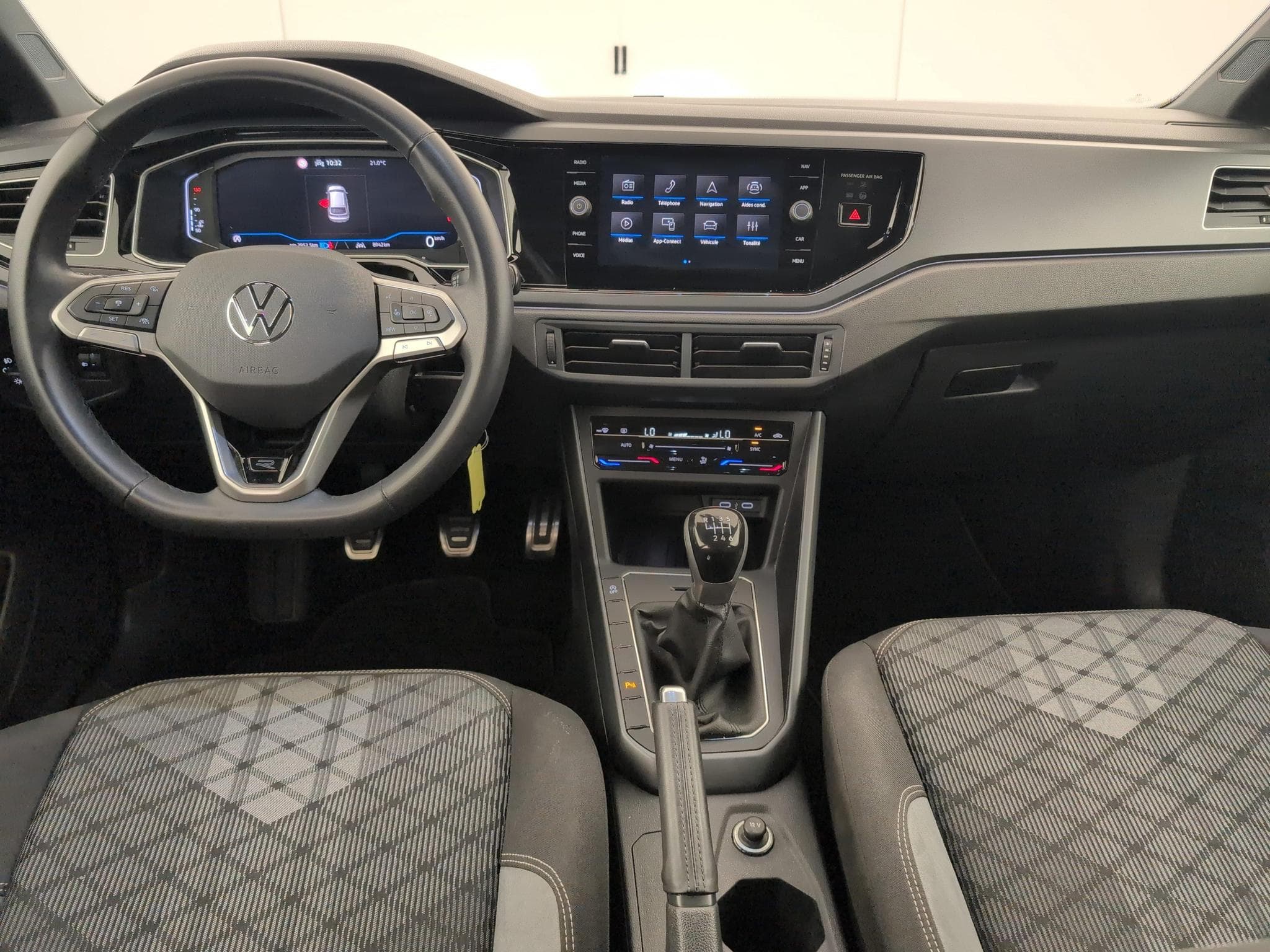 VW Taigo 1.0 TSI 116 BVM6 R-LINE (2025) - Foto 13