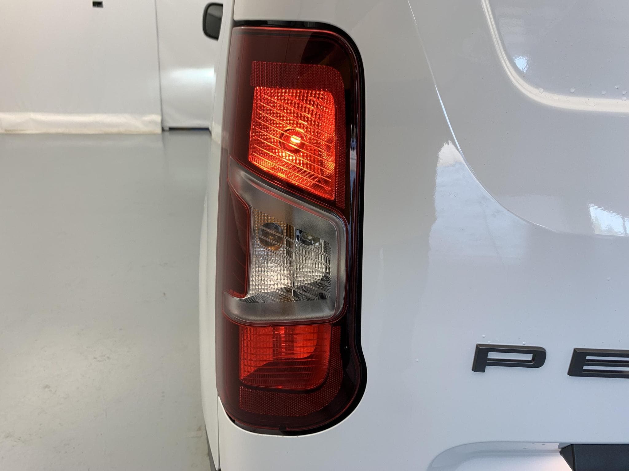 Peugeot Partner PARTNER FGN DIESEL 100 CH M MANUELLE (2026) - Foto 8