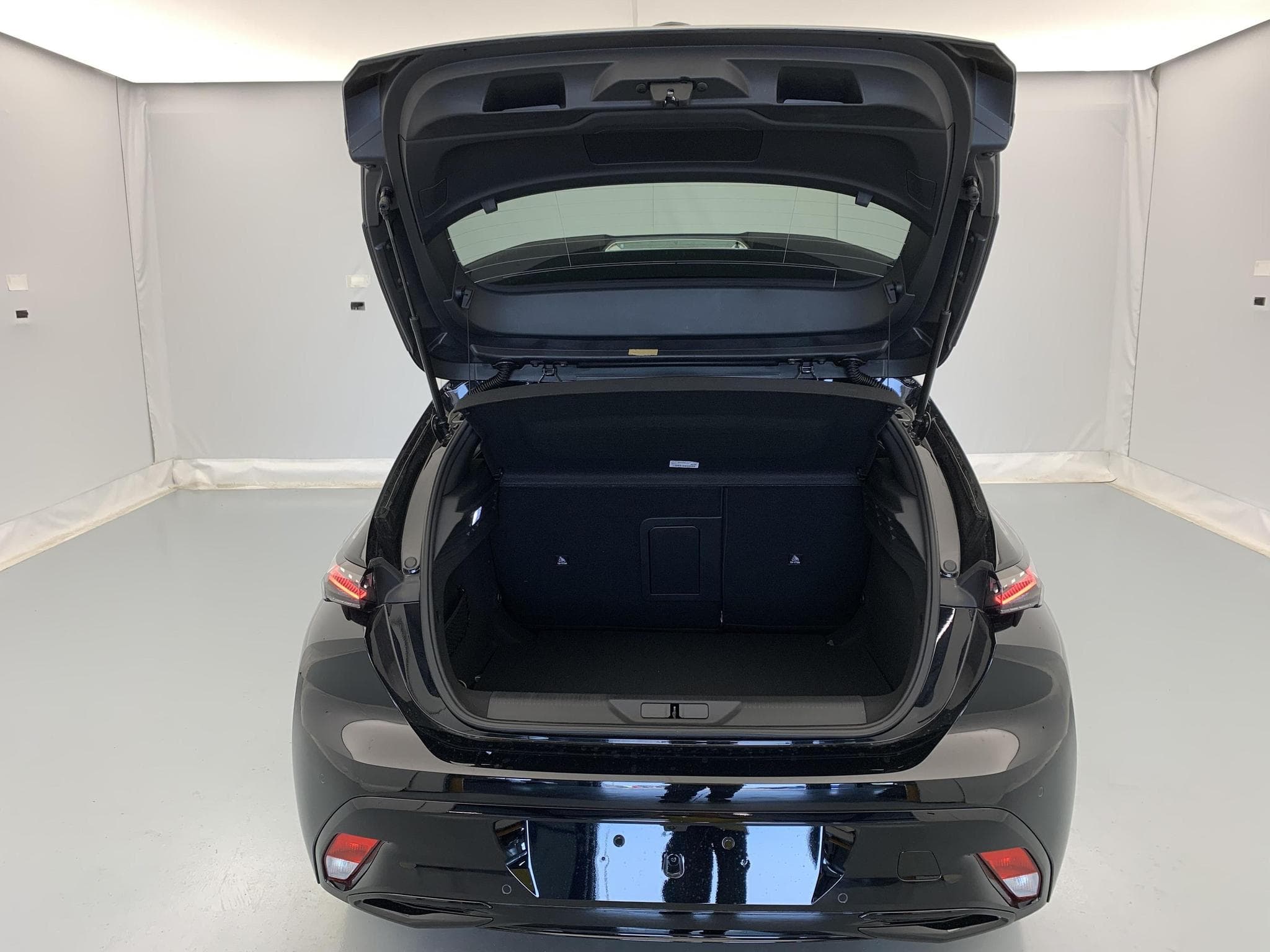 Peugeot 308 Hybrid 145 e-DCS6 GT (2026) - Foto 9