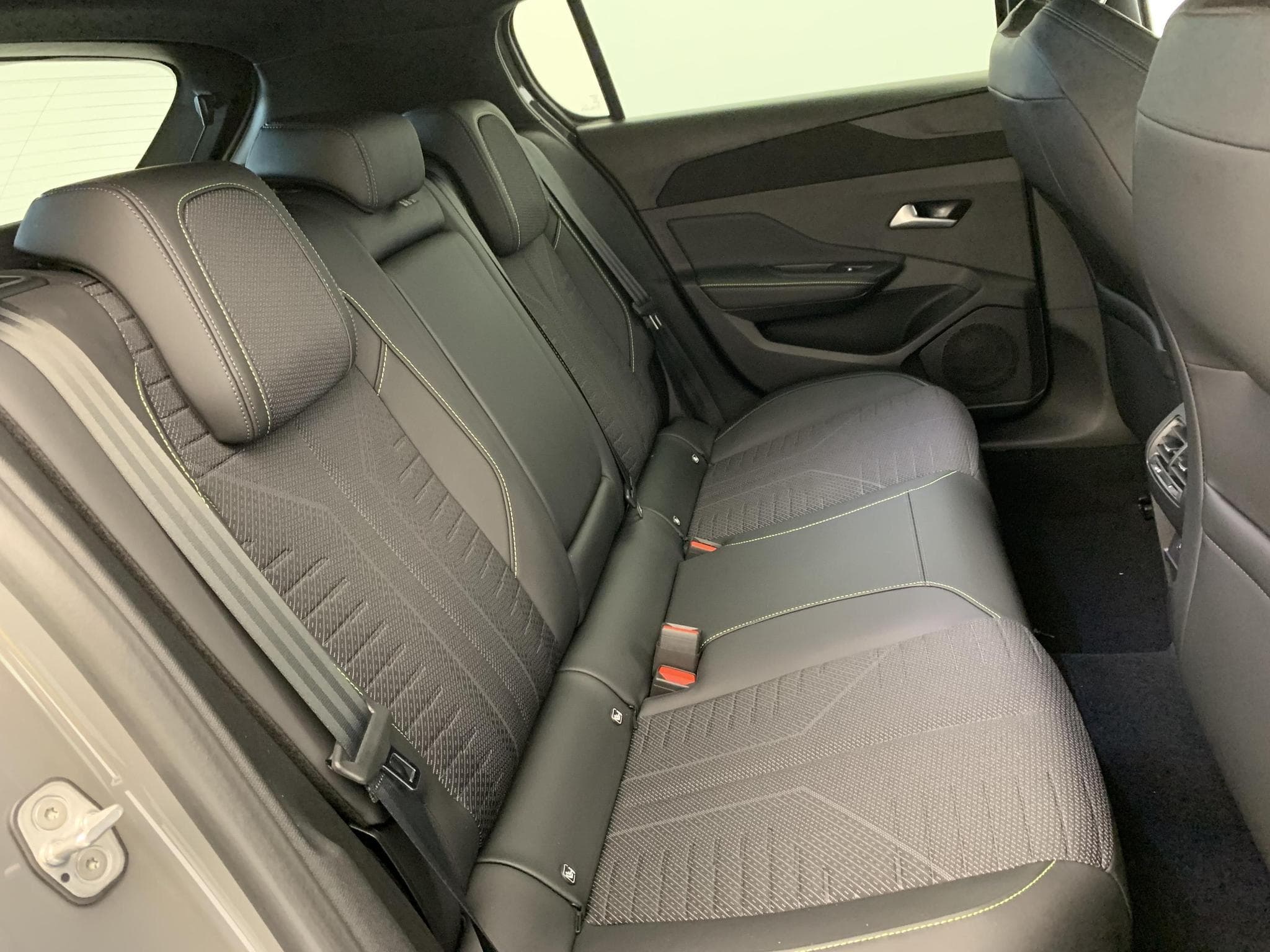 Peugeot 308 Hybrid 145 e-DCS6 GT (2026) - Foto 7