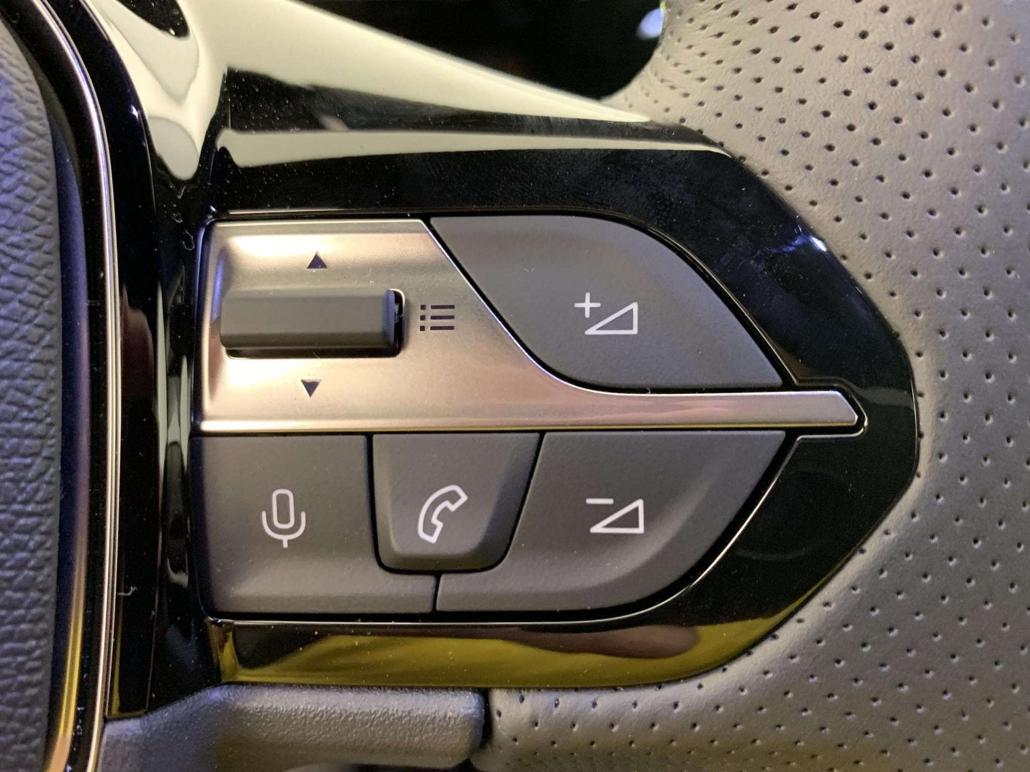 Peugeot 308 Hybrid 145 e-DCS6 GT (2026) - Foto 15