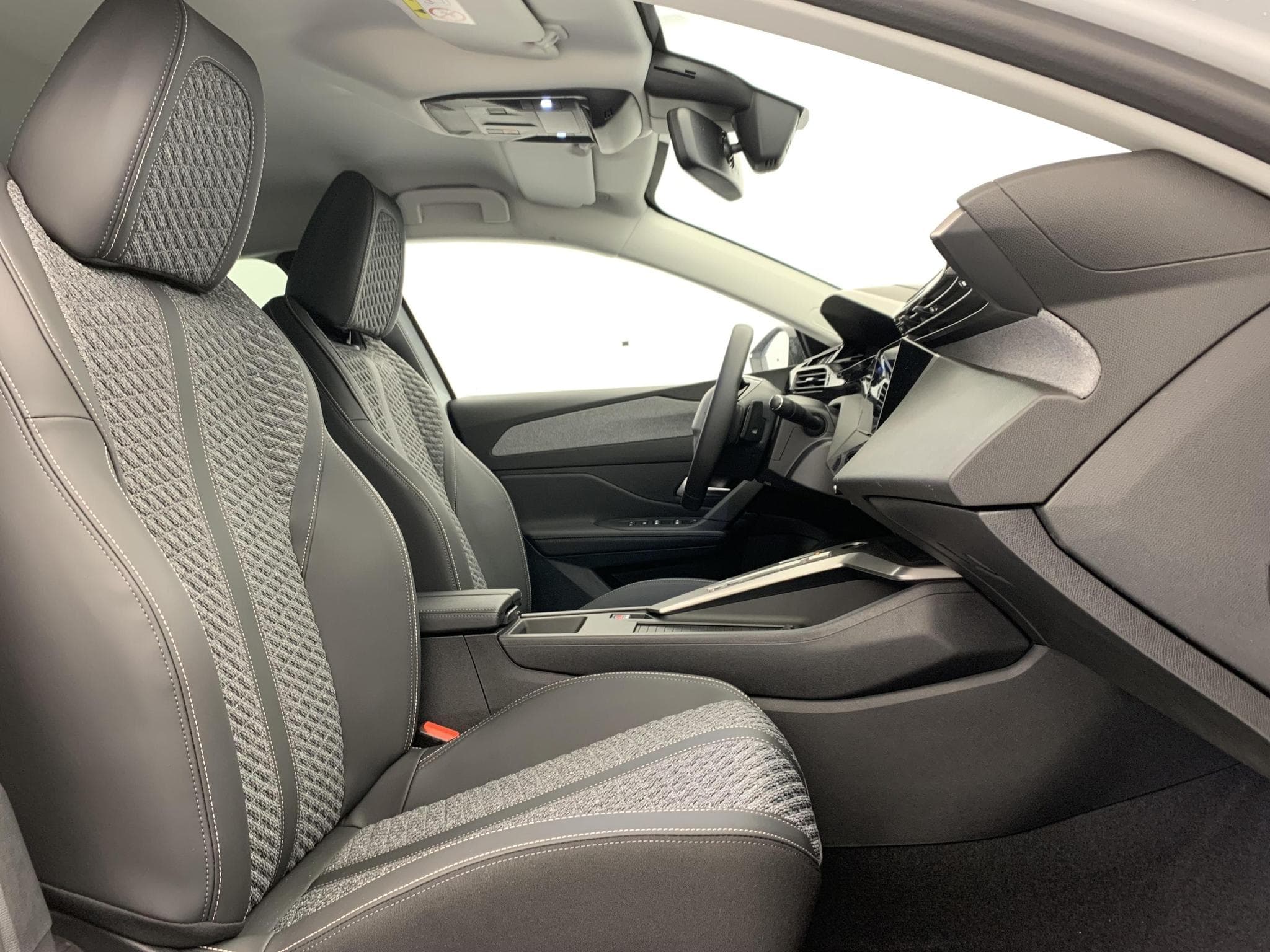 Peugeot 308 BLUEHDI 130CH S&S EAT8 ALLURE (2026) - Foto 9