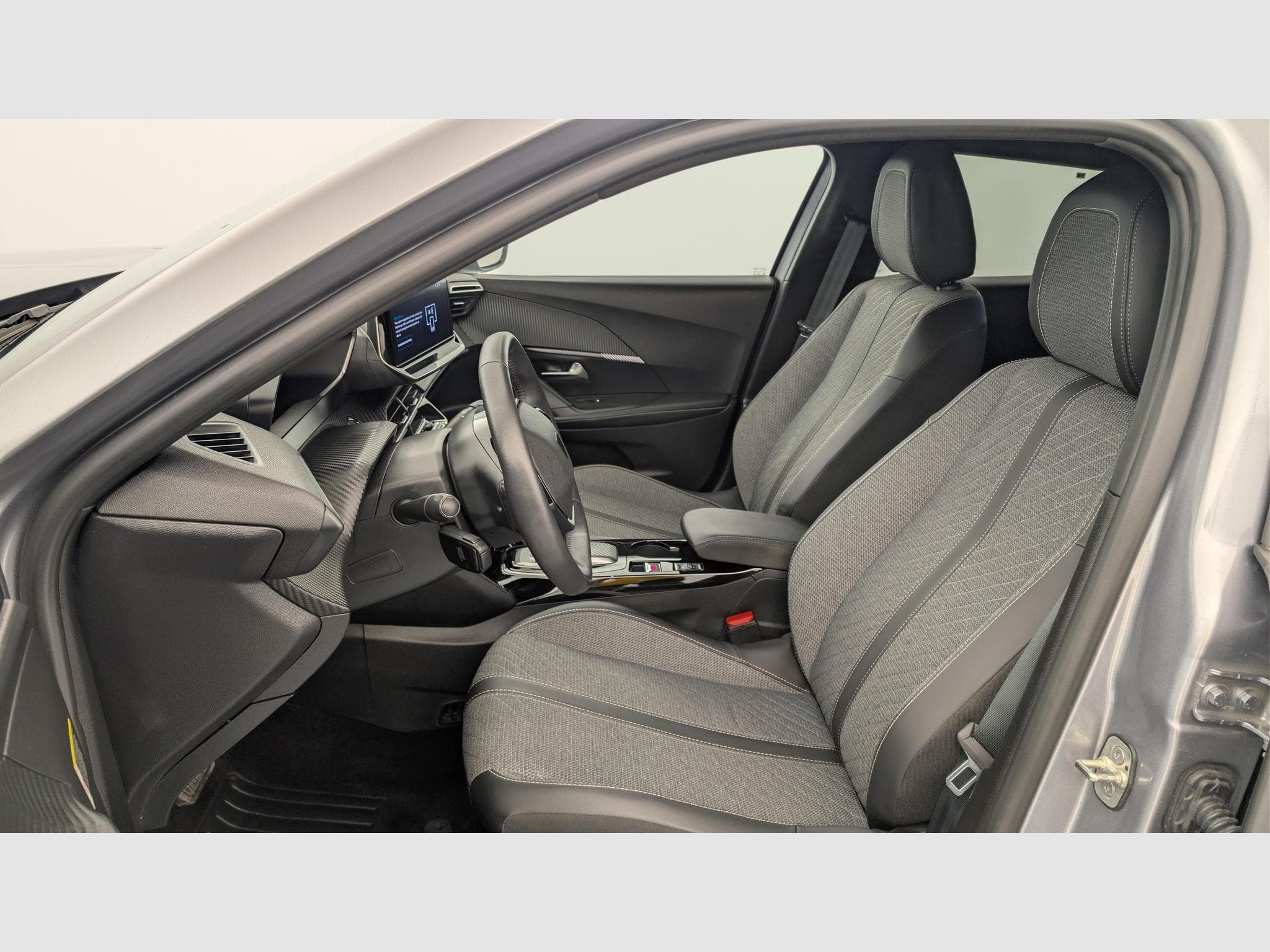 Peugeot 2008 50 kWh 136 ch Allure (2025) - Foto 16