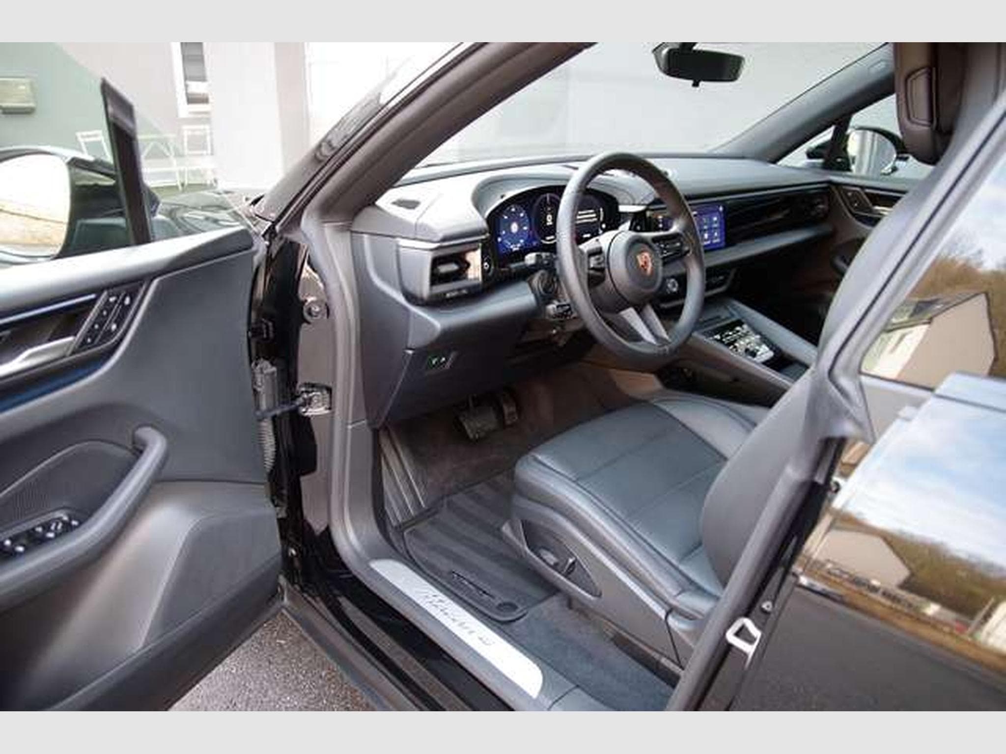 Porsche Macan Macan 4*21"MacanDesign,AHK,ACC,Pano,Lederpaket* (2026) - Photo 4
