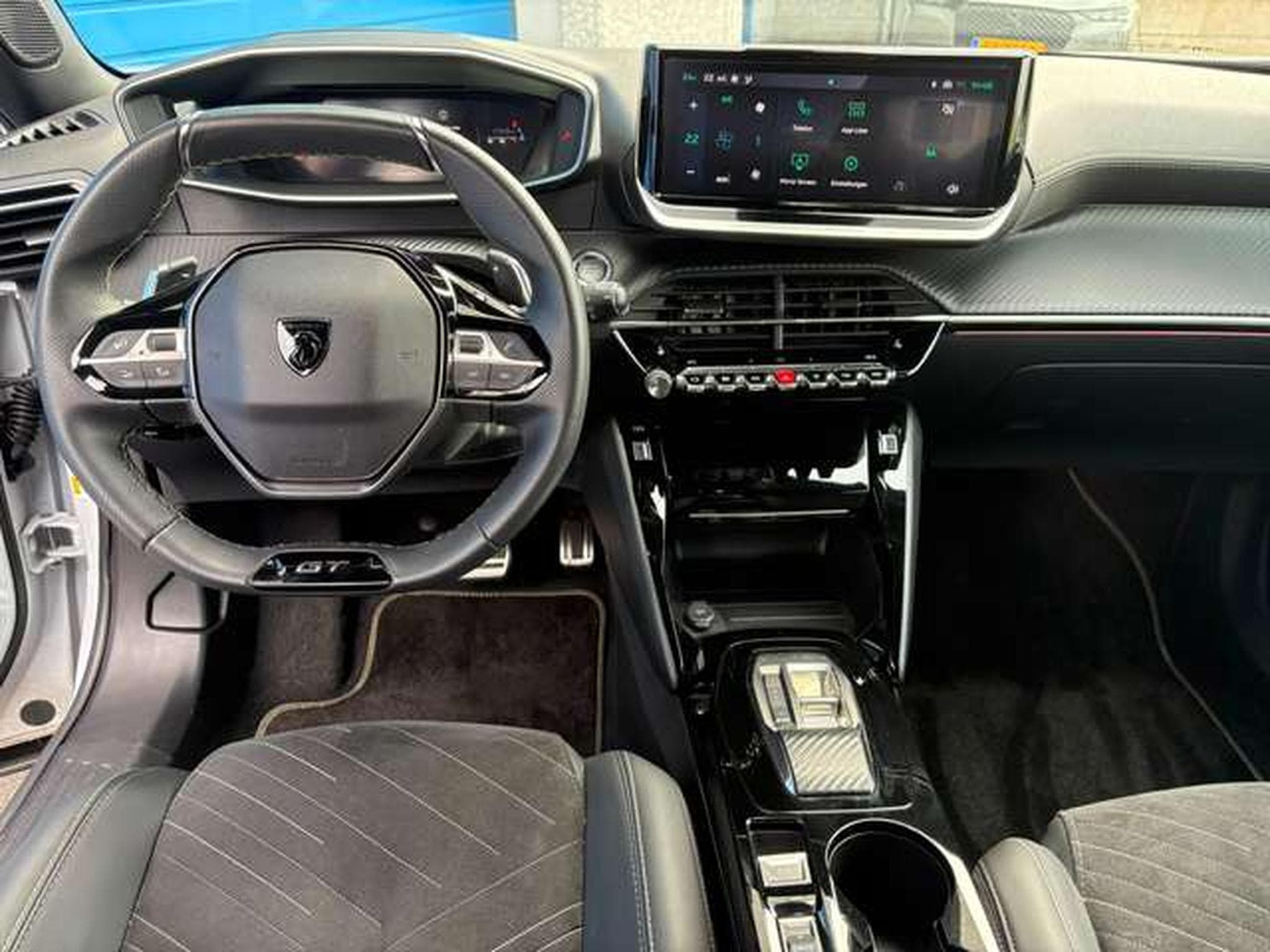 Peugeot 2008 2008 PureTech 130 EAT8 GT (2024) - Photo 4