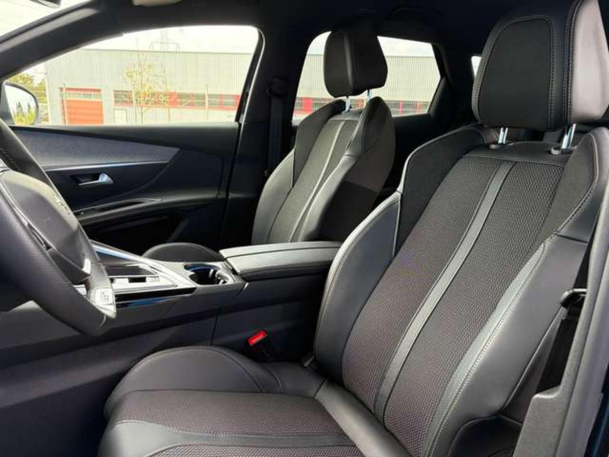Peugeot 3008 3008 Hybrid 136 e-DSC6 GT (2024) - Photo 5