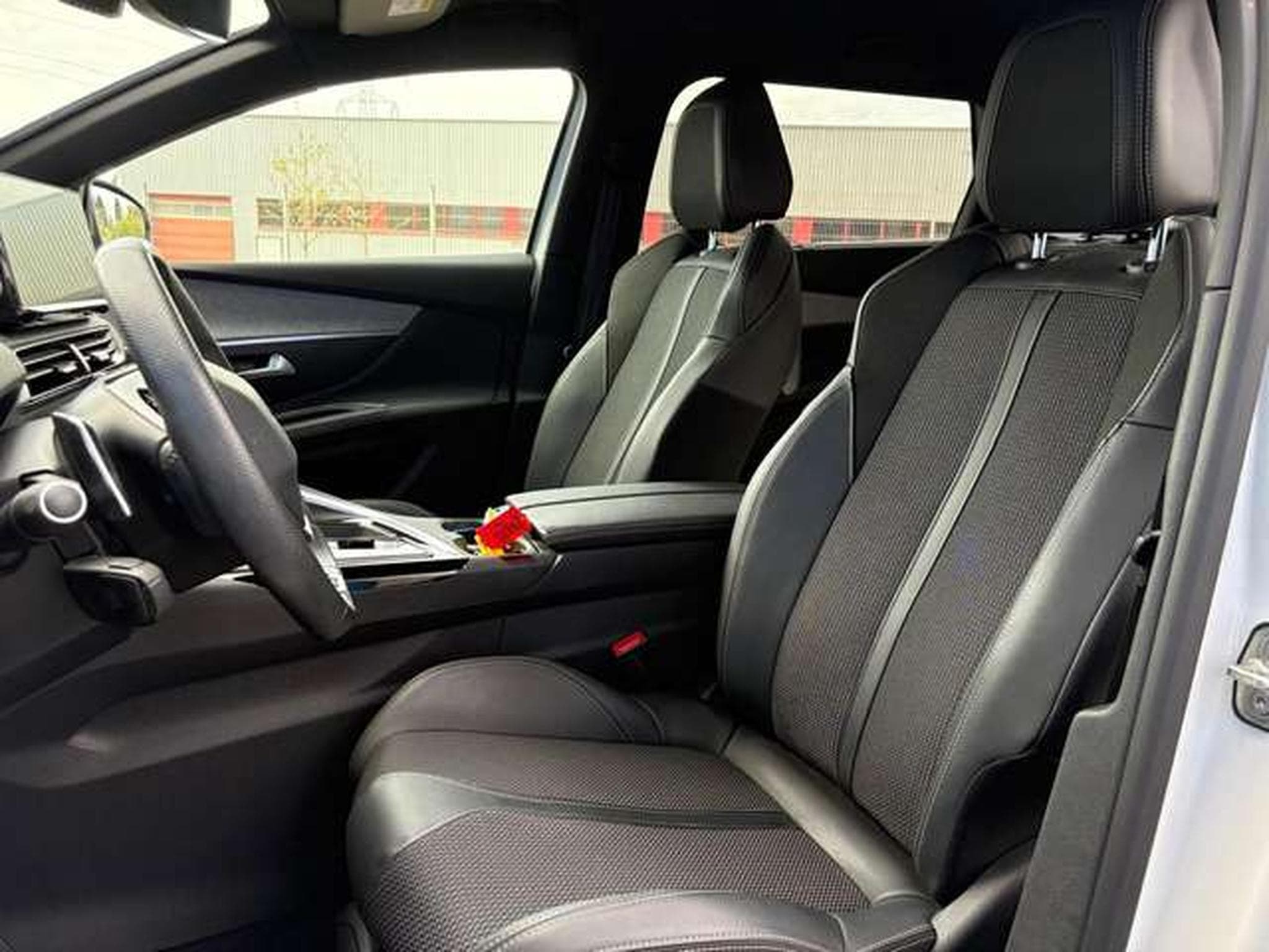 Peugeot 5008 5008 PureTech 130 EAT8 Stop (2023) - Photo 4