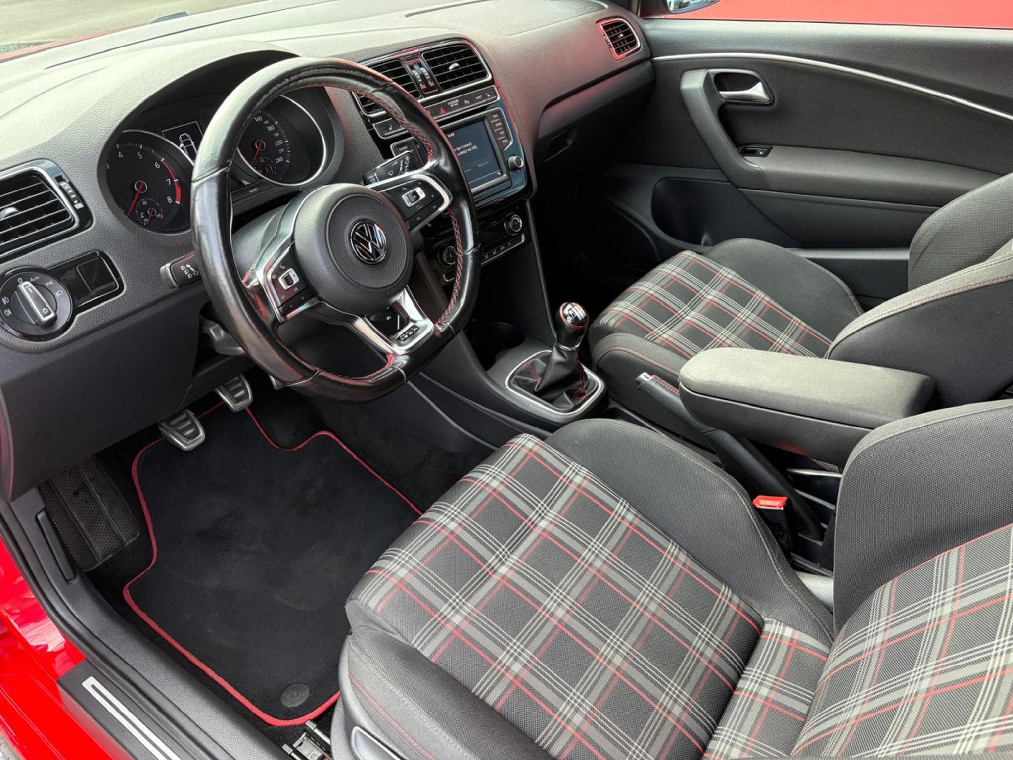 VW Polo GTI (2017) - Photo 8