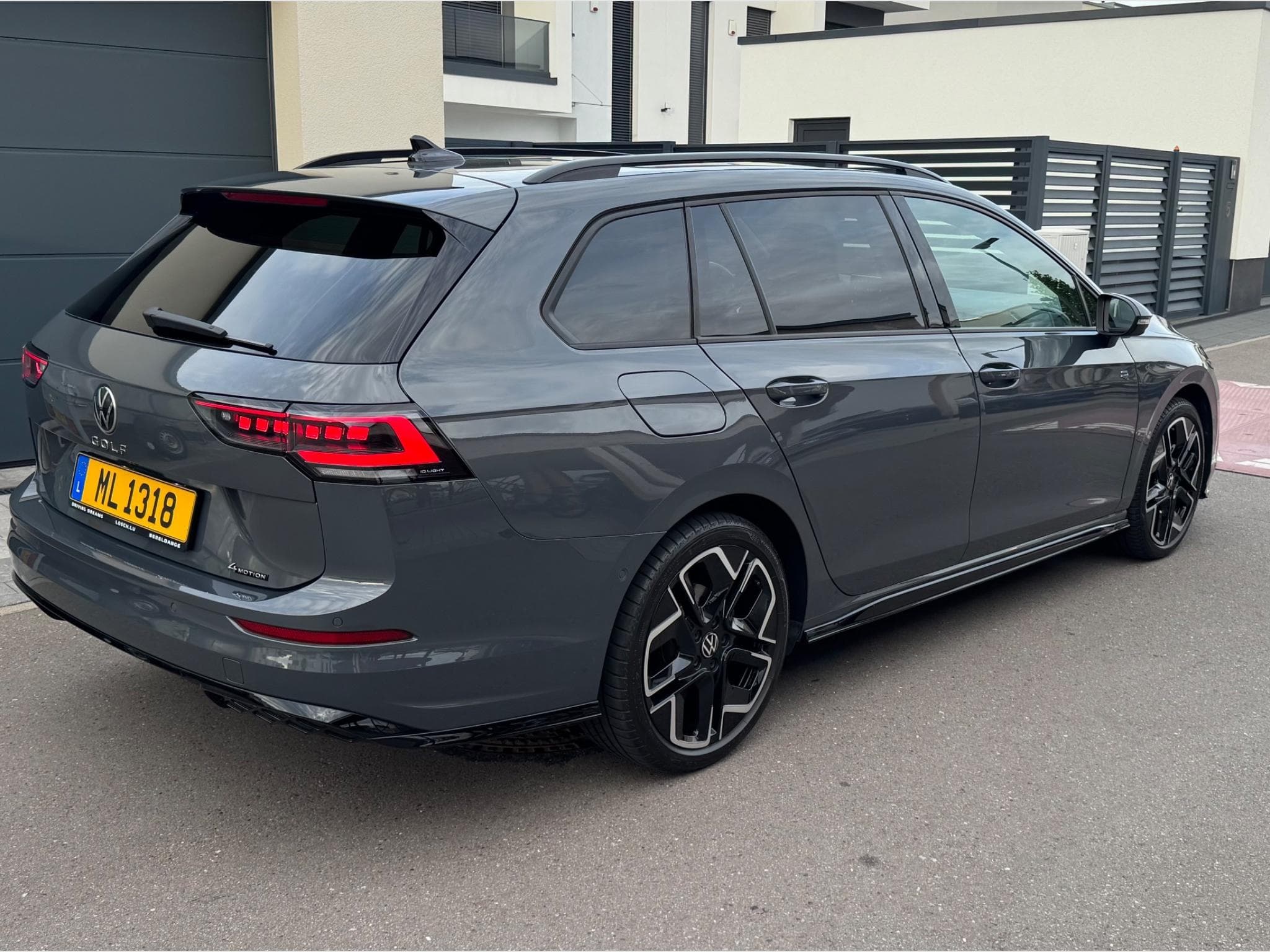 VW Golf Variant 2.01 TSI 150kW 4Motion R-Line (2025) - Foto 2