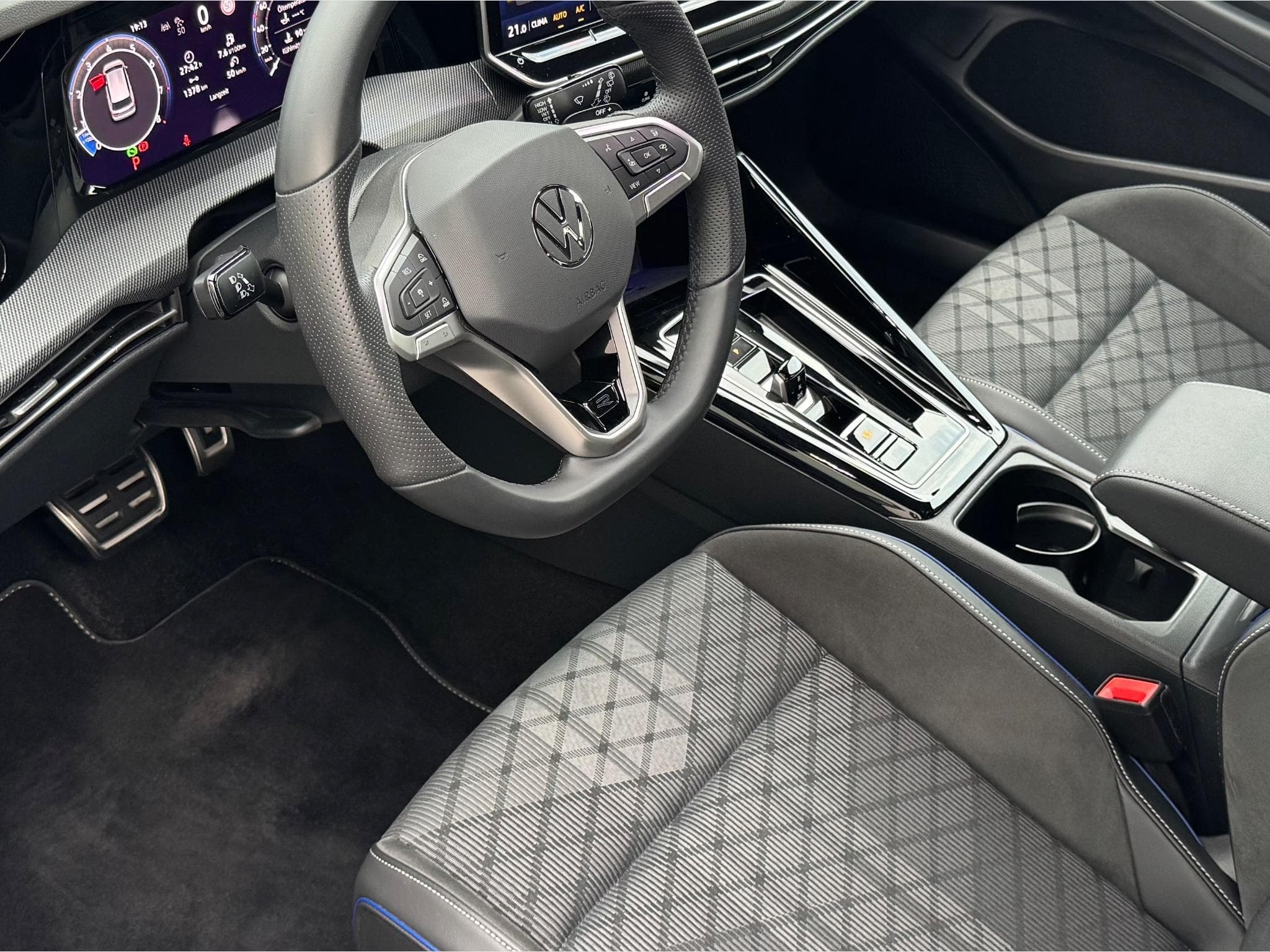 VW Golf Variant 2.01 TSI 150kW 4Motion R-Line (2025) - Foto 5